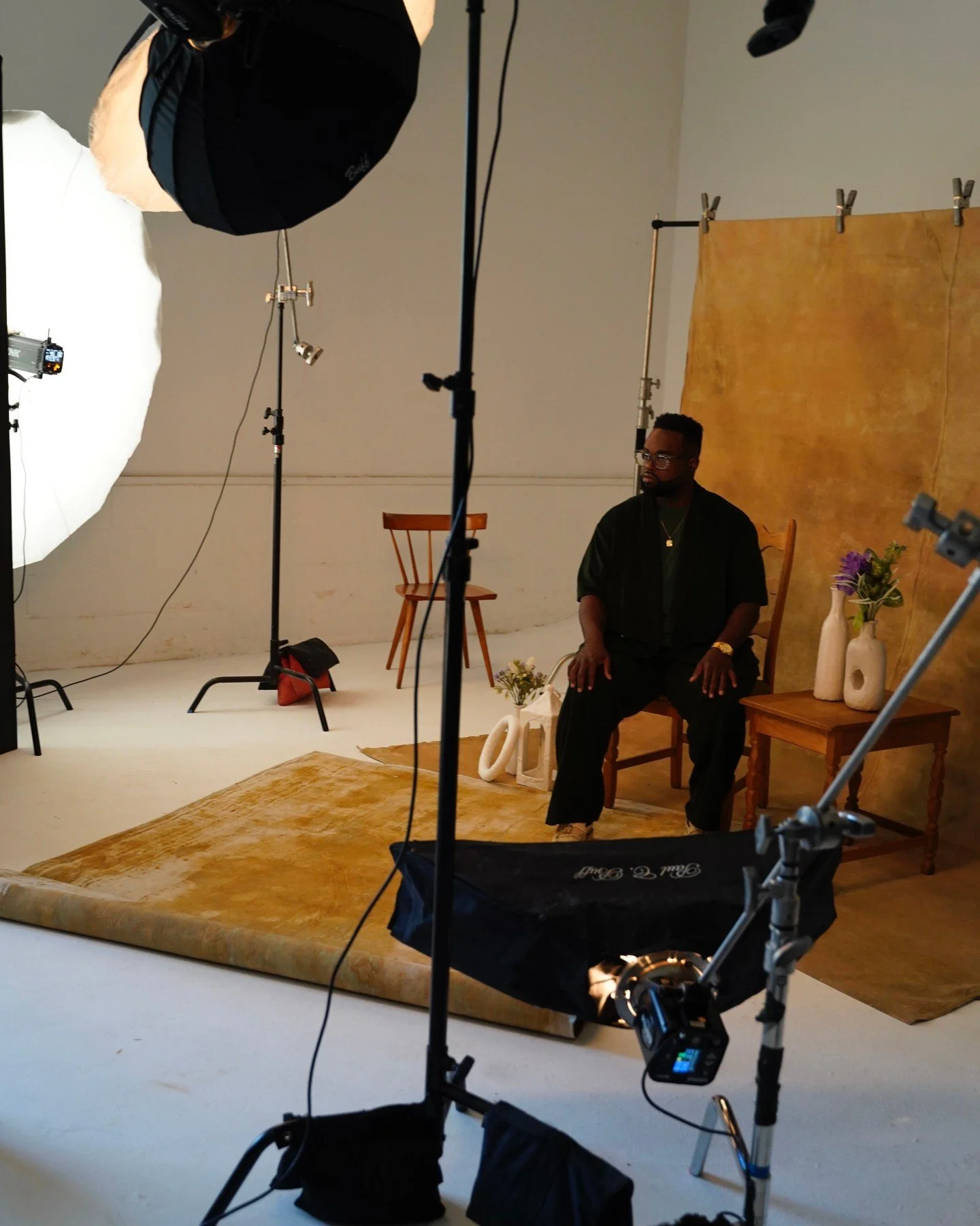 The dream team behind the scenes! Grateful for the people who bring the vision to life. 
 #LloydNicks  #BehindTheScenesn #newmusic #christianartist #gospelartist #christianmusic #christianradio