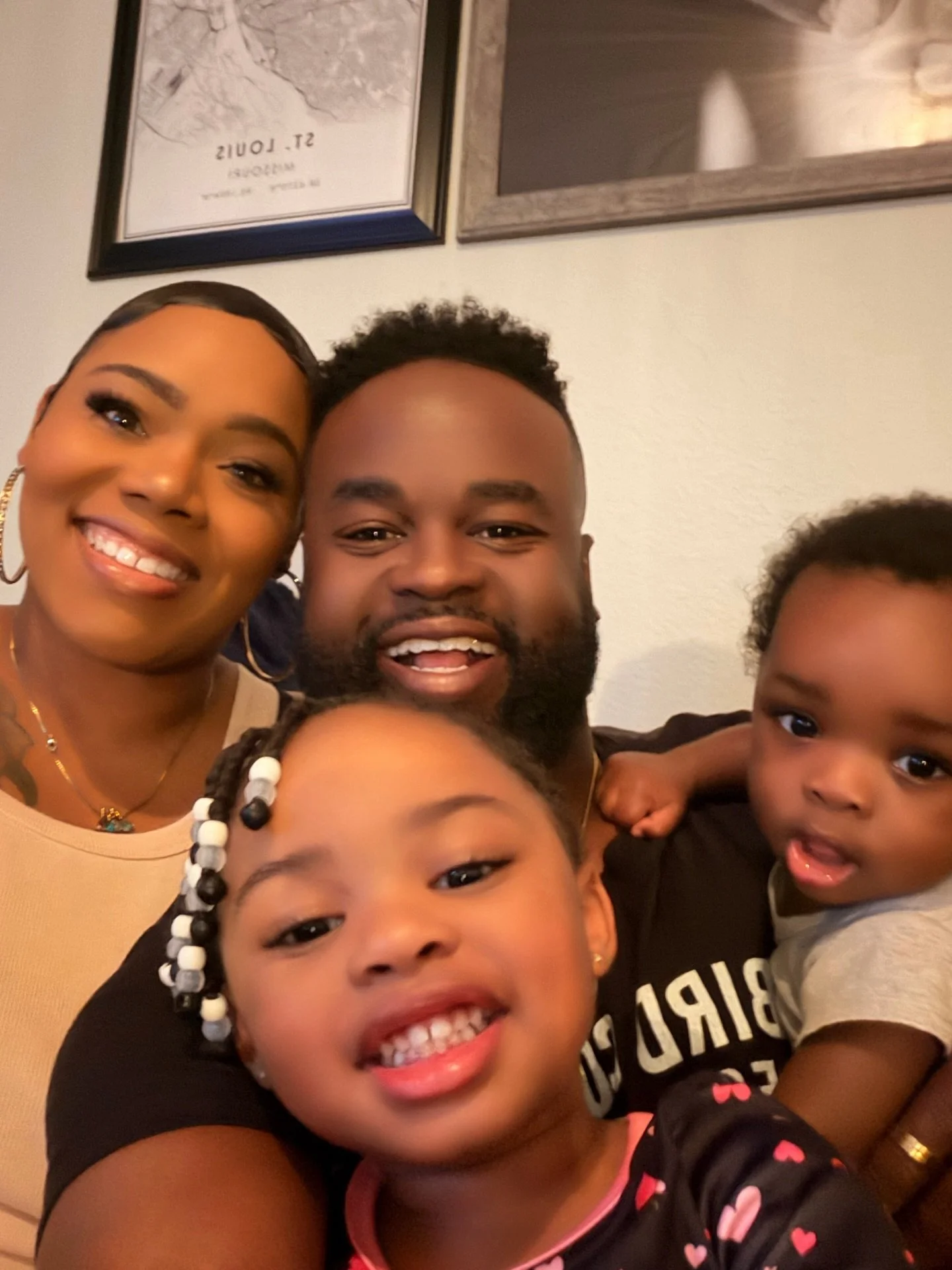 I&rsquo;m currently in Amsterdam and missing my family. Can yall help me let my wife @ashleyrnicks know she&rsquo;s doing an amazing job?

#familyman #artistfamily #greatmom