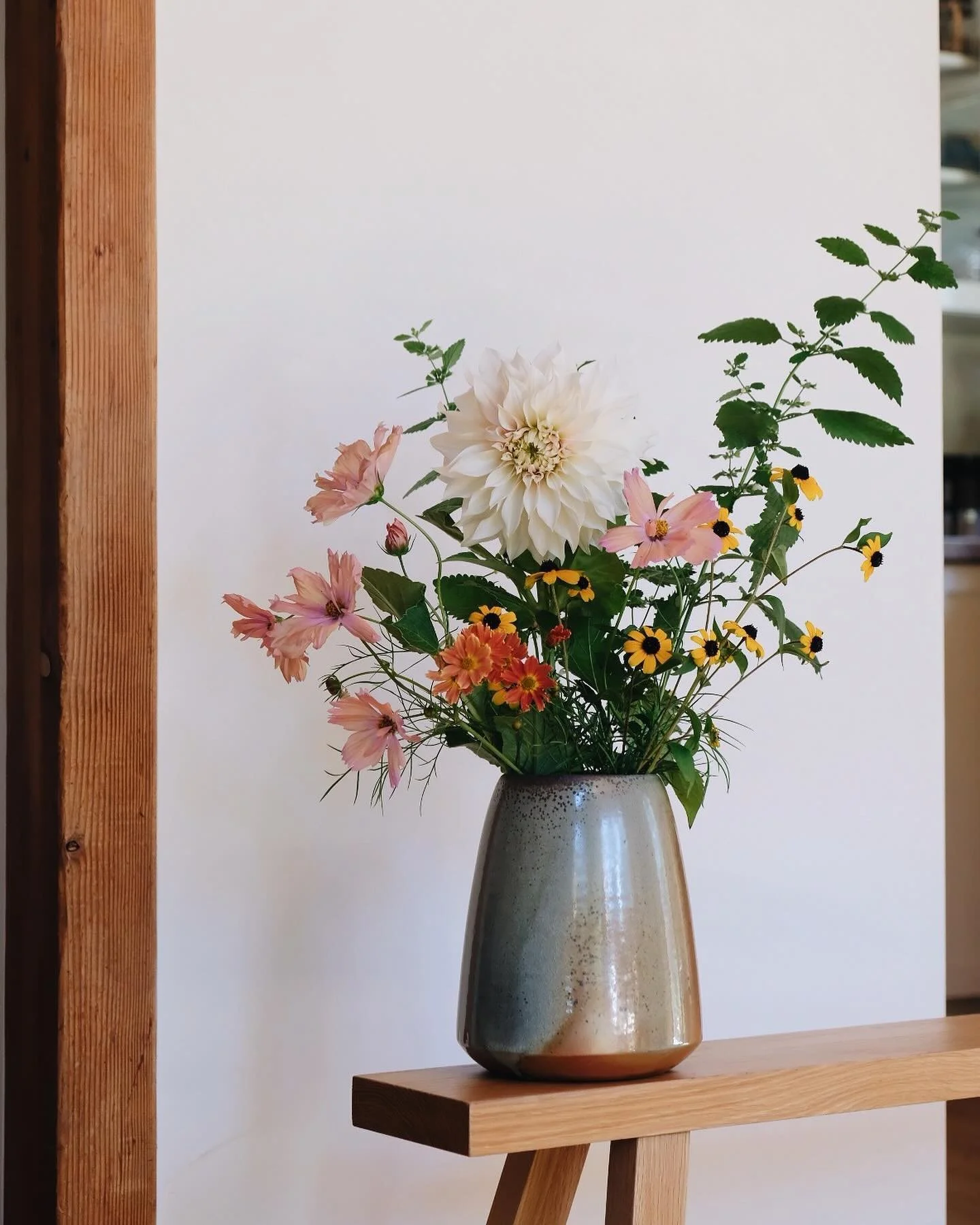 Wood fired vase, with yard flowers
Dahlia tuber from @17stems_wildflowers 💕