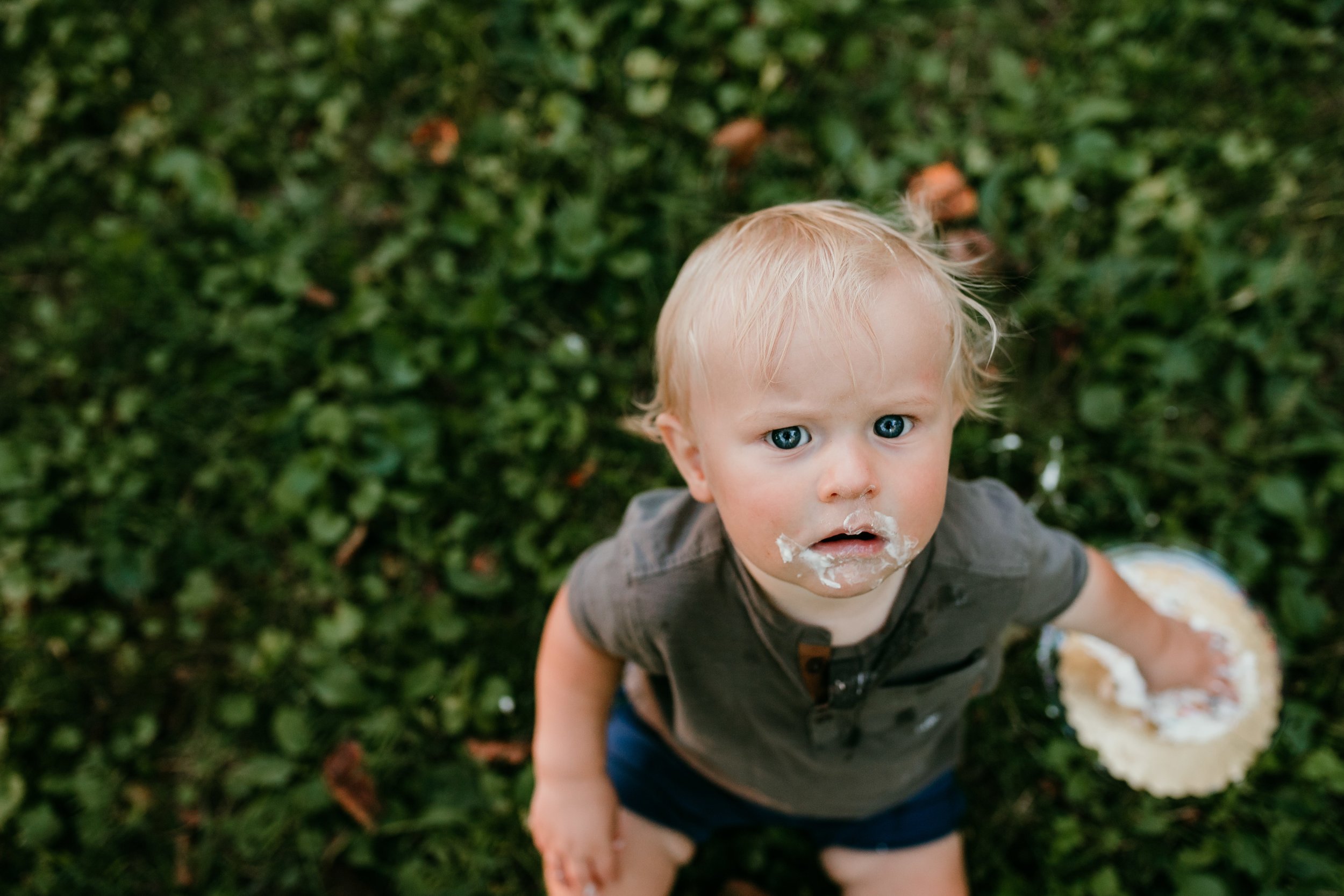 Philadelphia First Birthday Child Photographer Desiree Hoelzle Photography Cake Smash at Morris Arboretum 