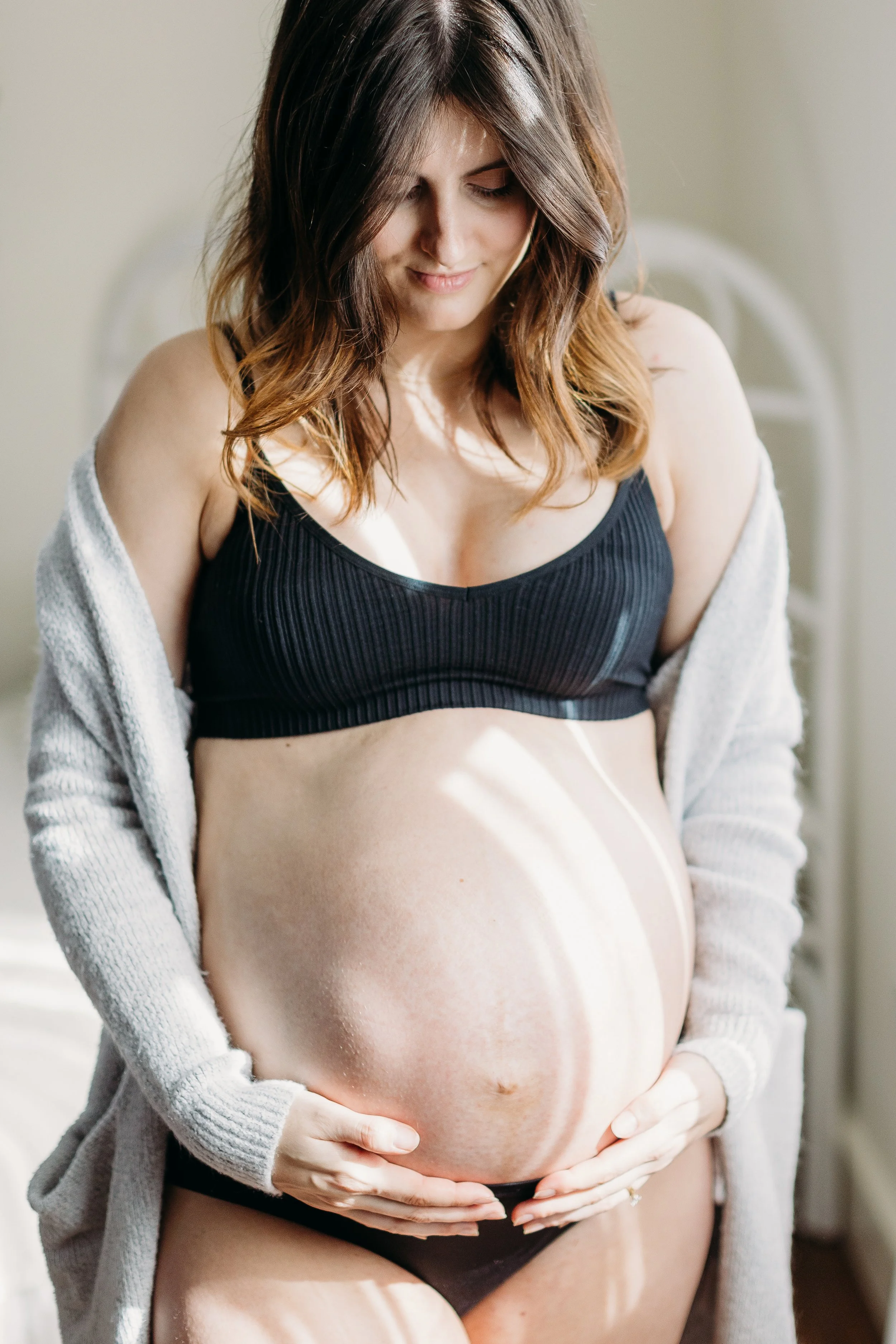 New Hope Studio Maternity Session Photography_ Desiree Hoelzle Photography