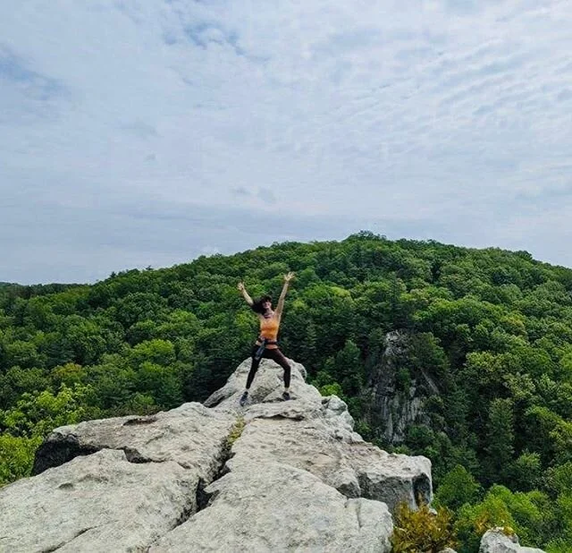 Alive 💚
Beautiful hike with @anneliese__marie 
#getoutside #getoutsideandplay #friends #bossbabes #kingandqueenseat #marylandisbeautiful #befree #befreebeyou #aliveandwell #grateful #selfcare #strongafwomen