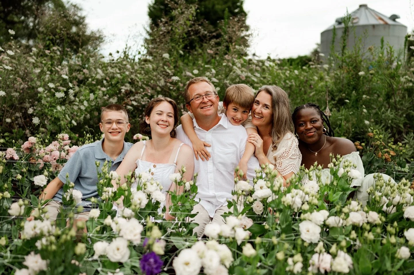 Merry Christmas from our family to yours! Thank you for following along on our little flower farm journey. #missourigrownflowers #merrychristmas❤️ #2025 #flowerfarm #flowerfarmers #flowerfamily #joytotheworld photo by @goldielynnimagery