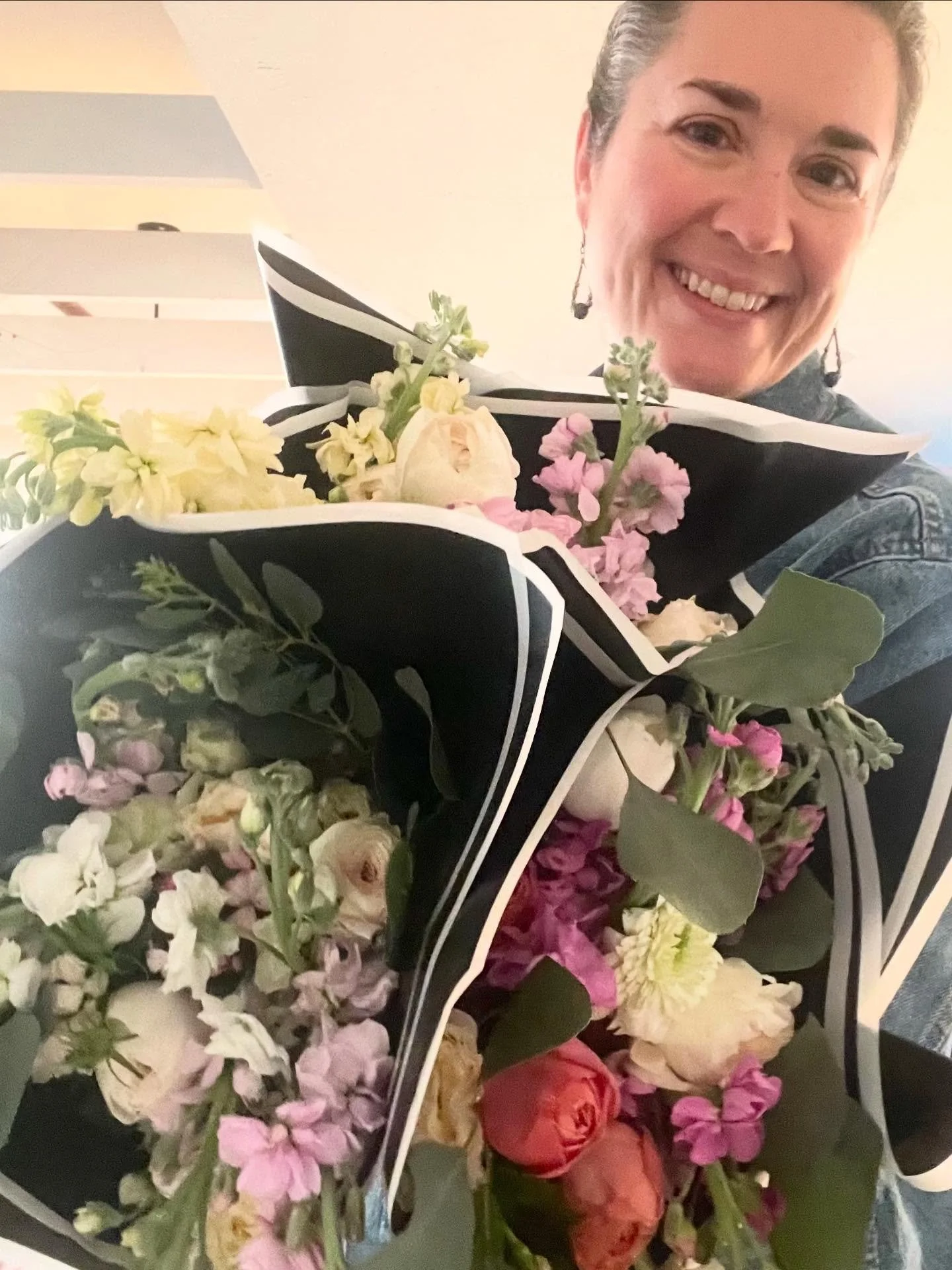 Just a few of the beautiful bouquets that will be @nestinggoods this weekend for your Valentines! There are 2 price points to choose from and all stems are American Grown. Thank you @thefloralsource for sending such beautiful blooms! We have garden r