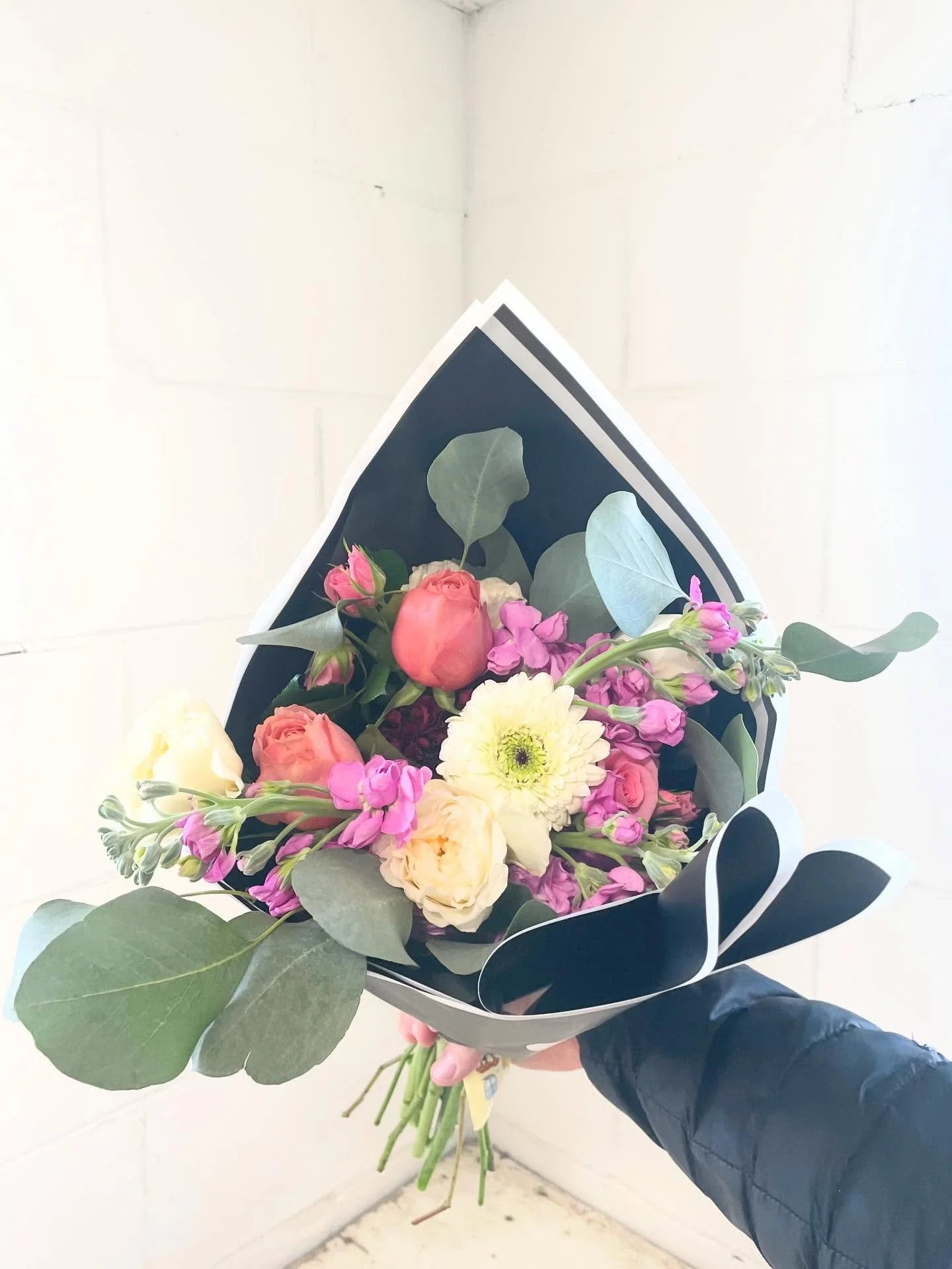 Go ahead ladies&hellip; buy yourself flowers today. Happy Galentines Day! Fresh flower bouquets available @nestinggoods today 10-5! #shoplocal #galentinesday #slowfloralstyle #valentinesday #americangrown