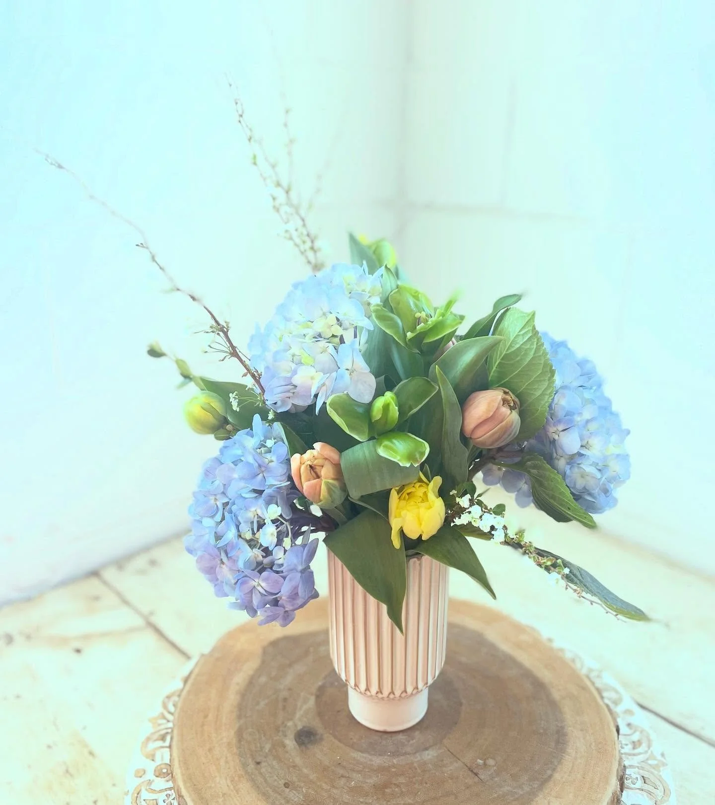 A special order that went out today, we are back in full swing friends! #farmerflorist #slowfloralstyle #springflowers #doctorsday