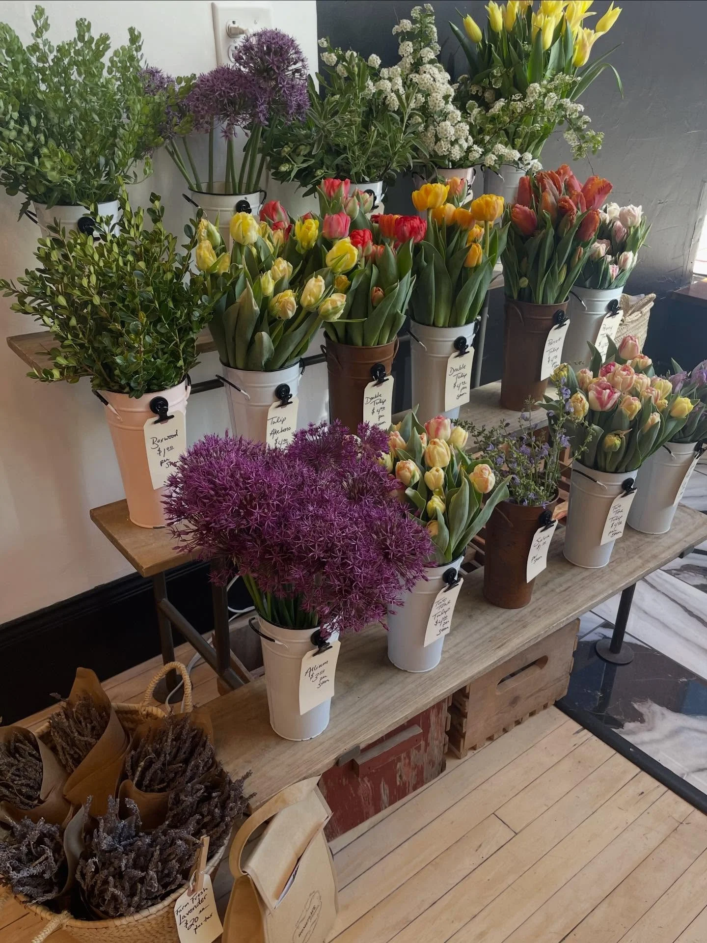 All set up @nestinggoods in the old Alchemy space! Their garden party is today and there are so many fun vendors set up here with me! Get out and enjoy the sunshine and come see us. We are here 10-3. #missourigrownflowers #slowflowers #flowerbar #sho