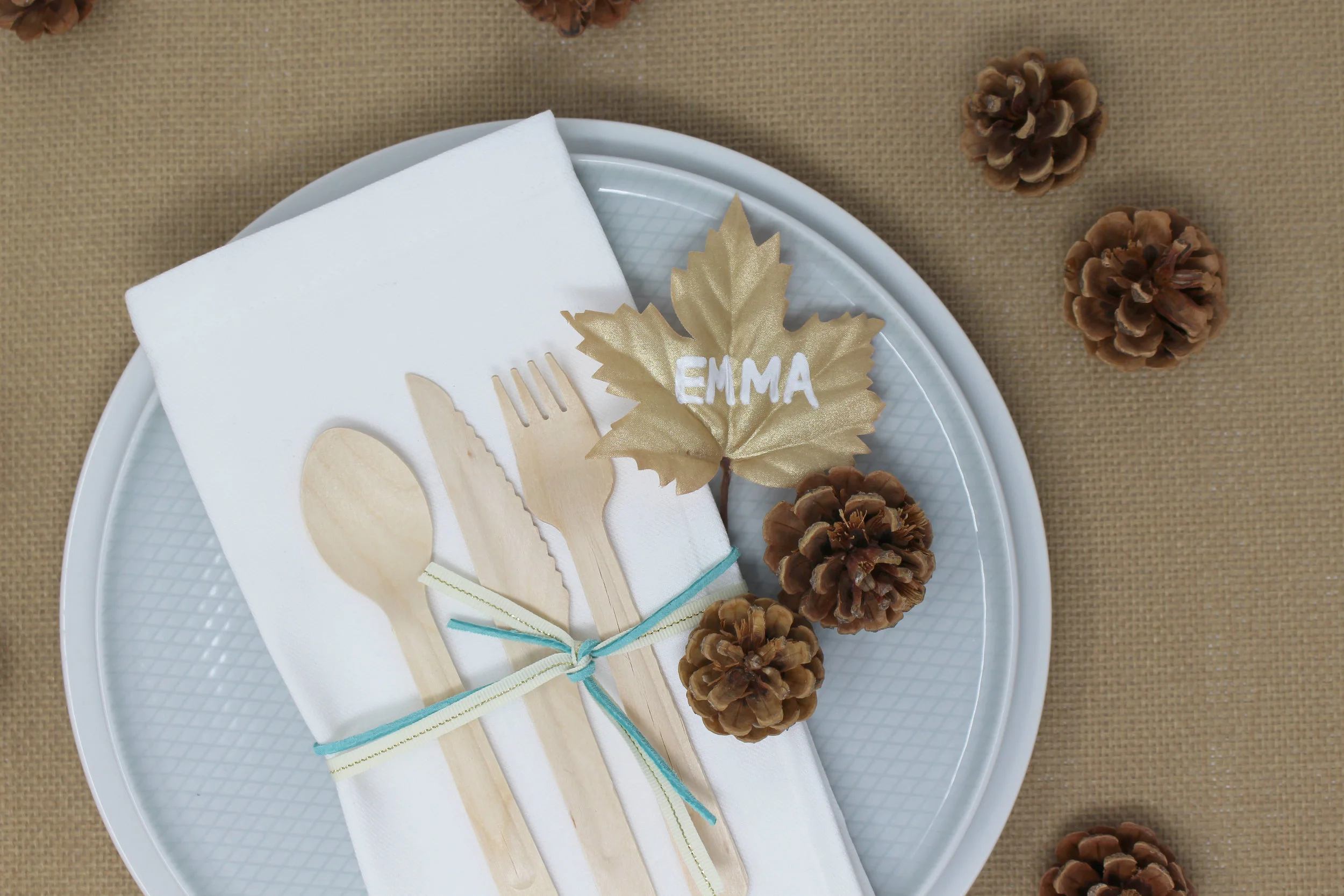 Easy DIY Thanksgiving Place Cards &amp; Hostess Tips