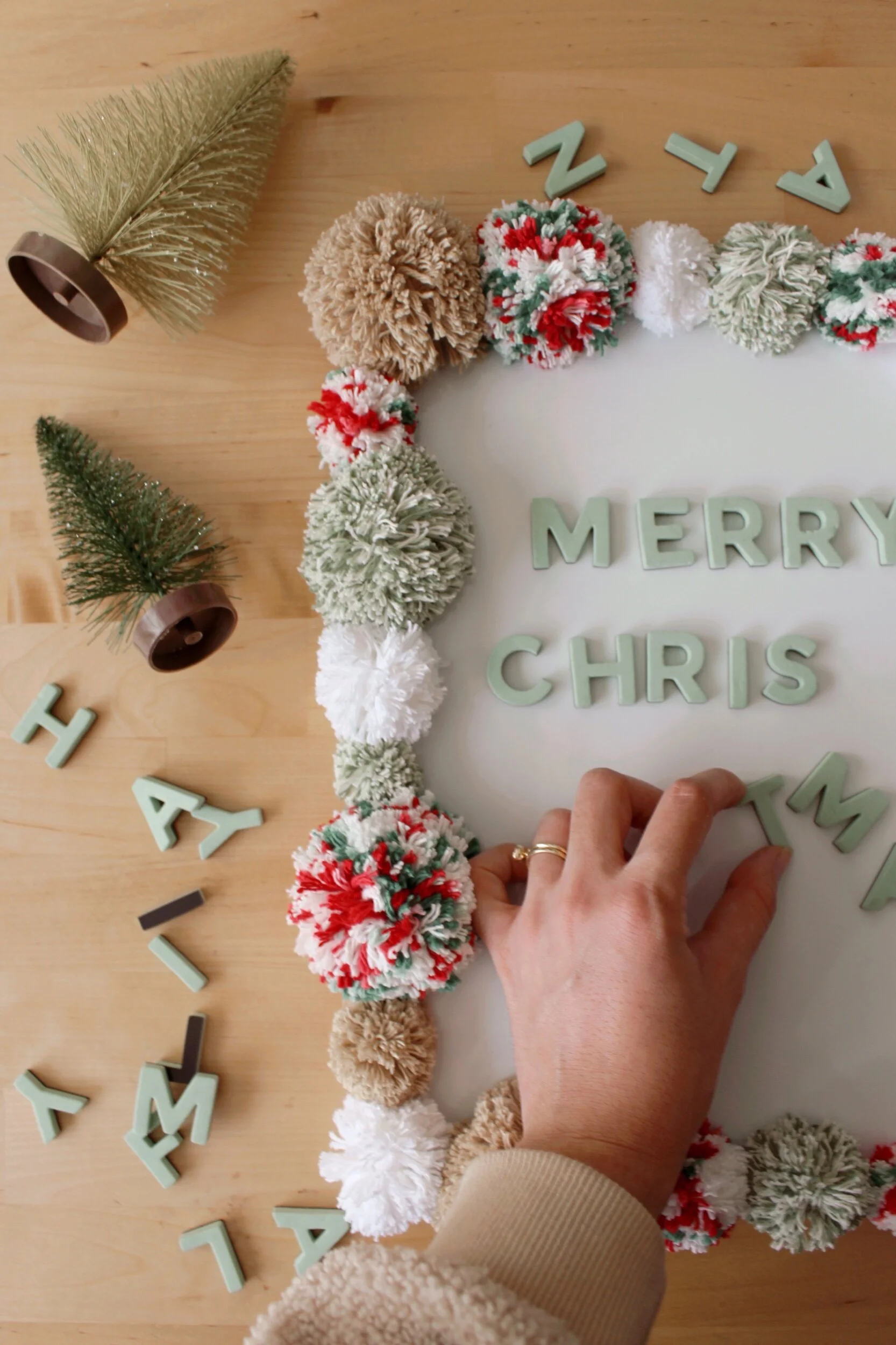 Christmas Pom Pom Message Board