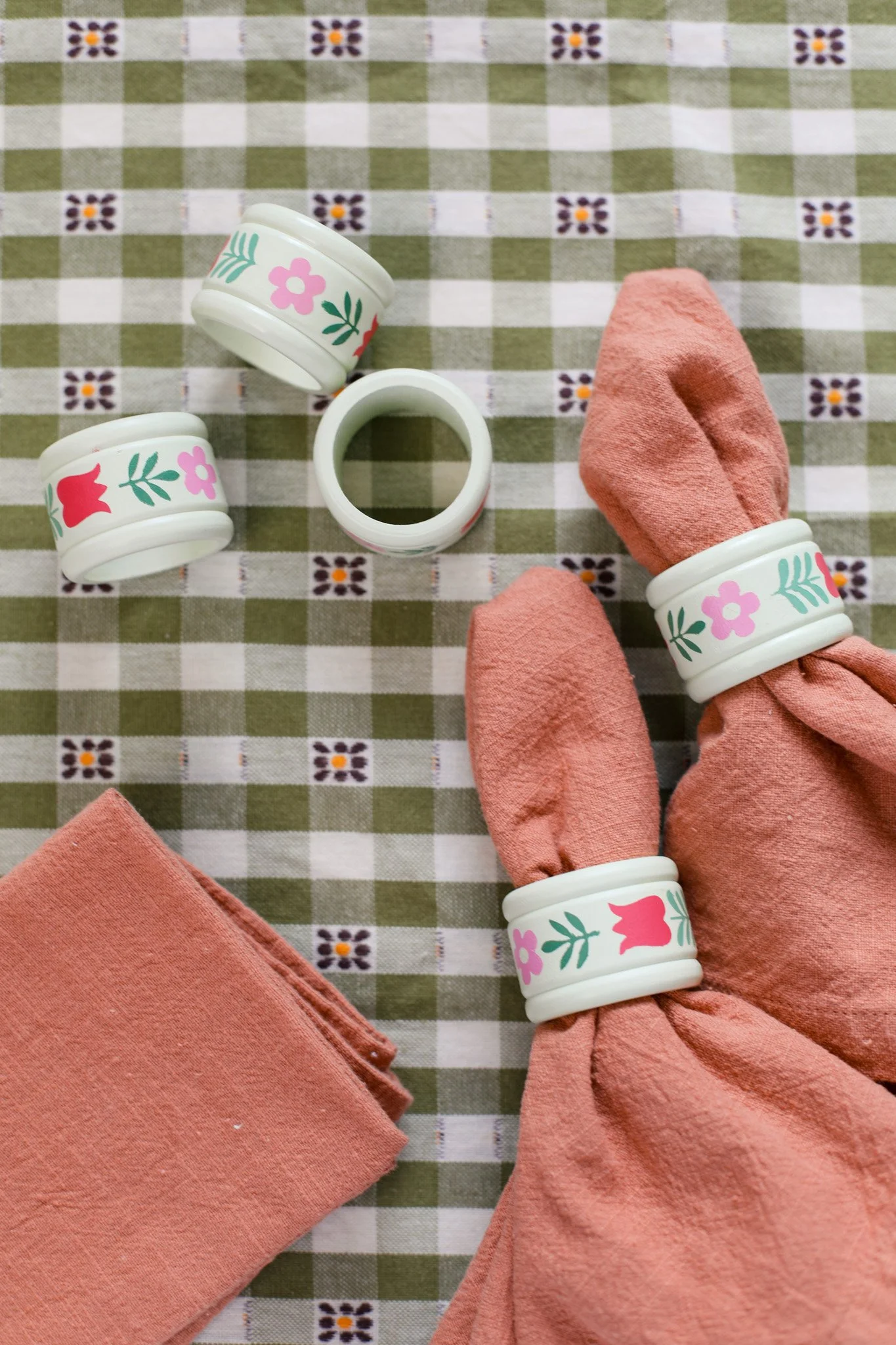 DIY Spring Napkin Rings (How to Create a Vinyl Stencil with Cricut ...