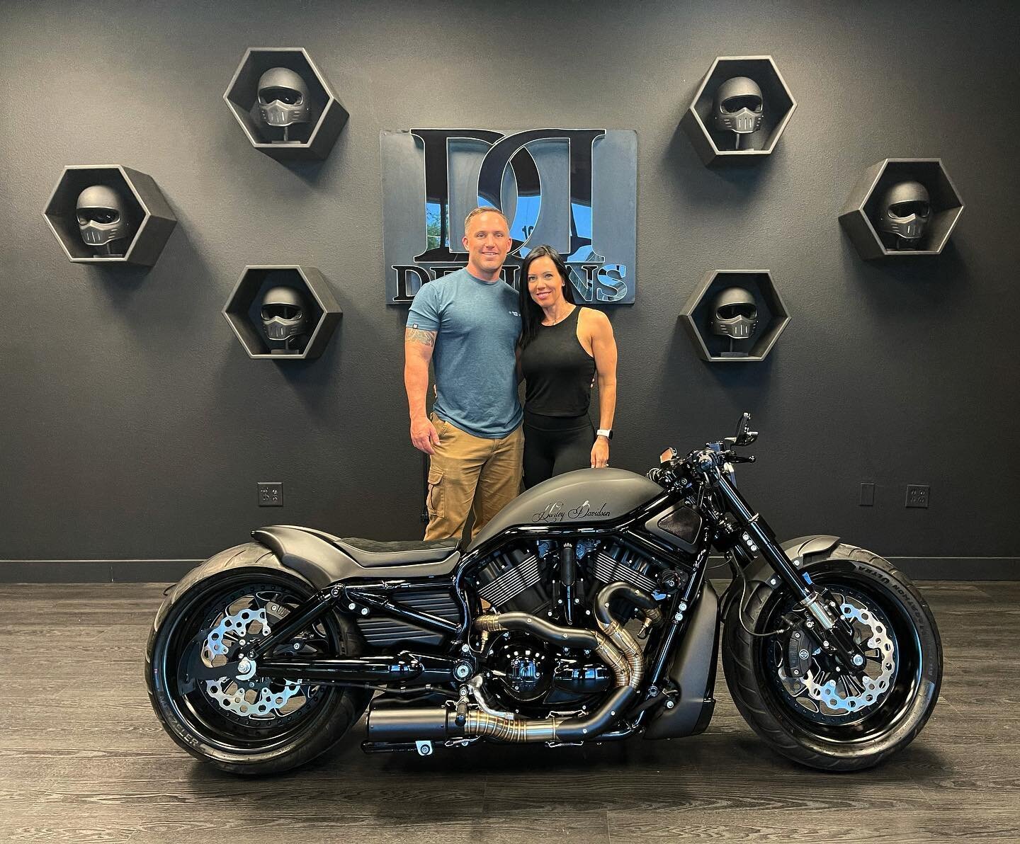 Another customer came to our new showroom to take delivery of his custom build! 🤩⛓
More details on this build soon. 

#DDDesigns #VRod #Nightrod #VRSCDX #custom #HarleyDavidson #Design #1250cc  #custommotorcycle #LasVegas #YouTube #DDCustomDesigns #