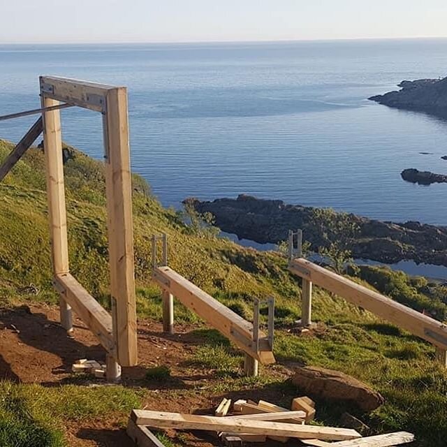 H&aring;g&aring;sens Venner er i gang med &aring; bygge gapahuken! Dette blir spektakul&aelig;rt! Denne skal kunne brukes til overnatting, eller bare som et rolig sted &aring; sitte ned. Med et stort glassvindu ut mot vind og v&aelig;r blir dette lik