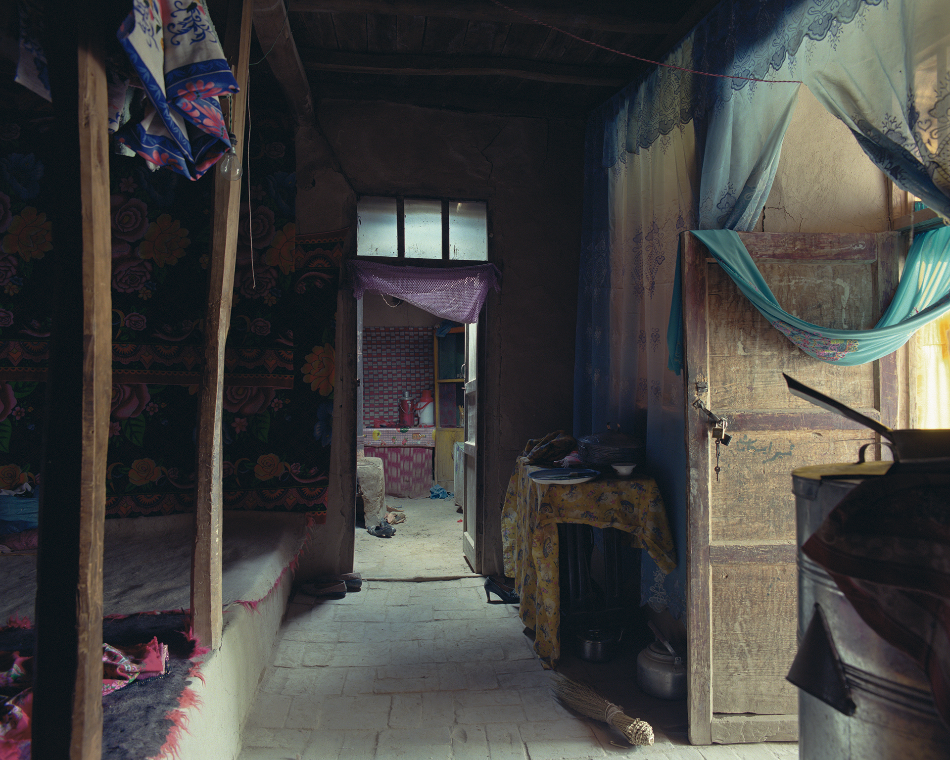 Xinjiang, Kargilik - cloth over door