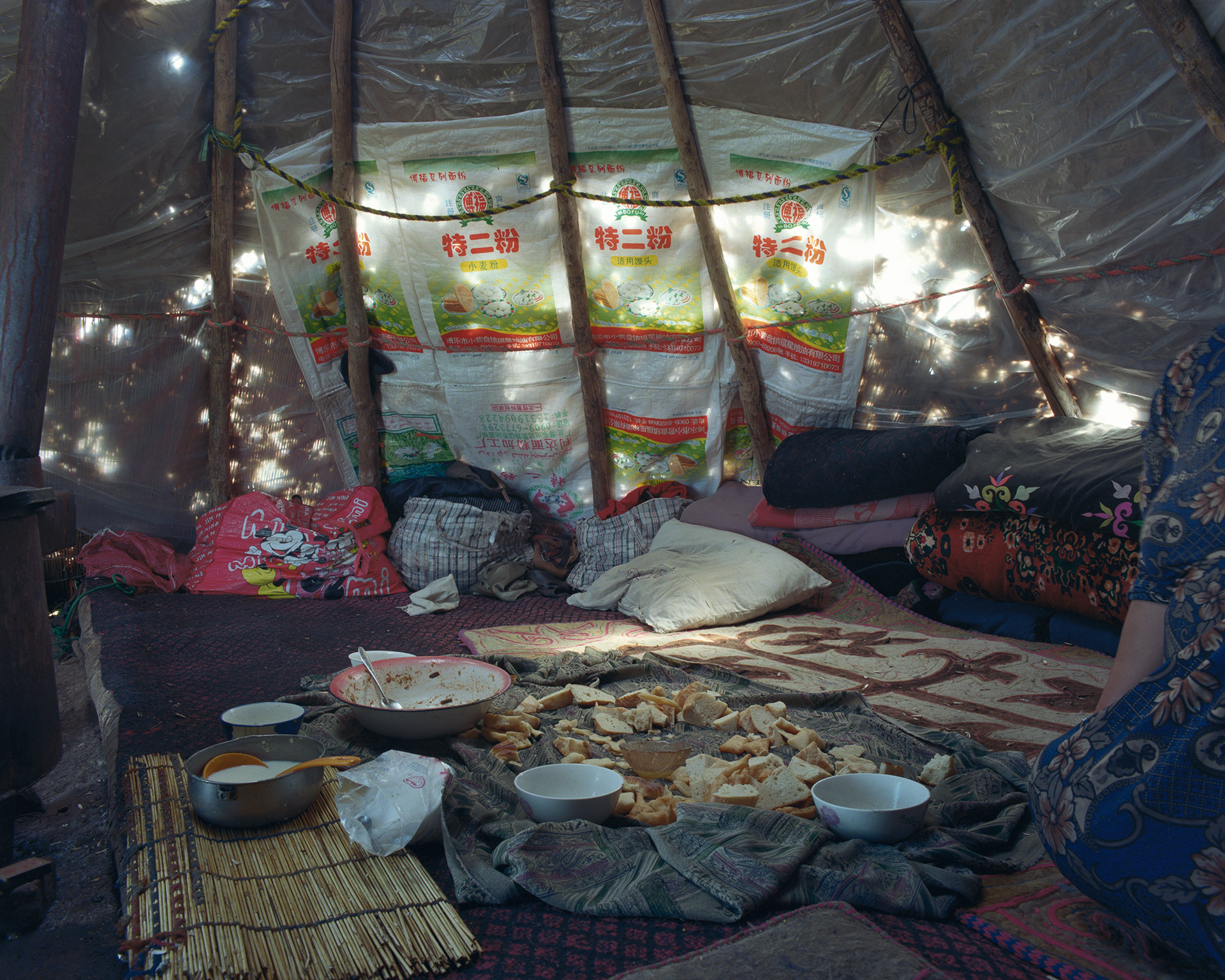 Xinjiang, Lake Sayram - bread on the floor