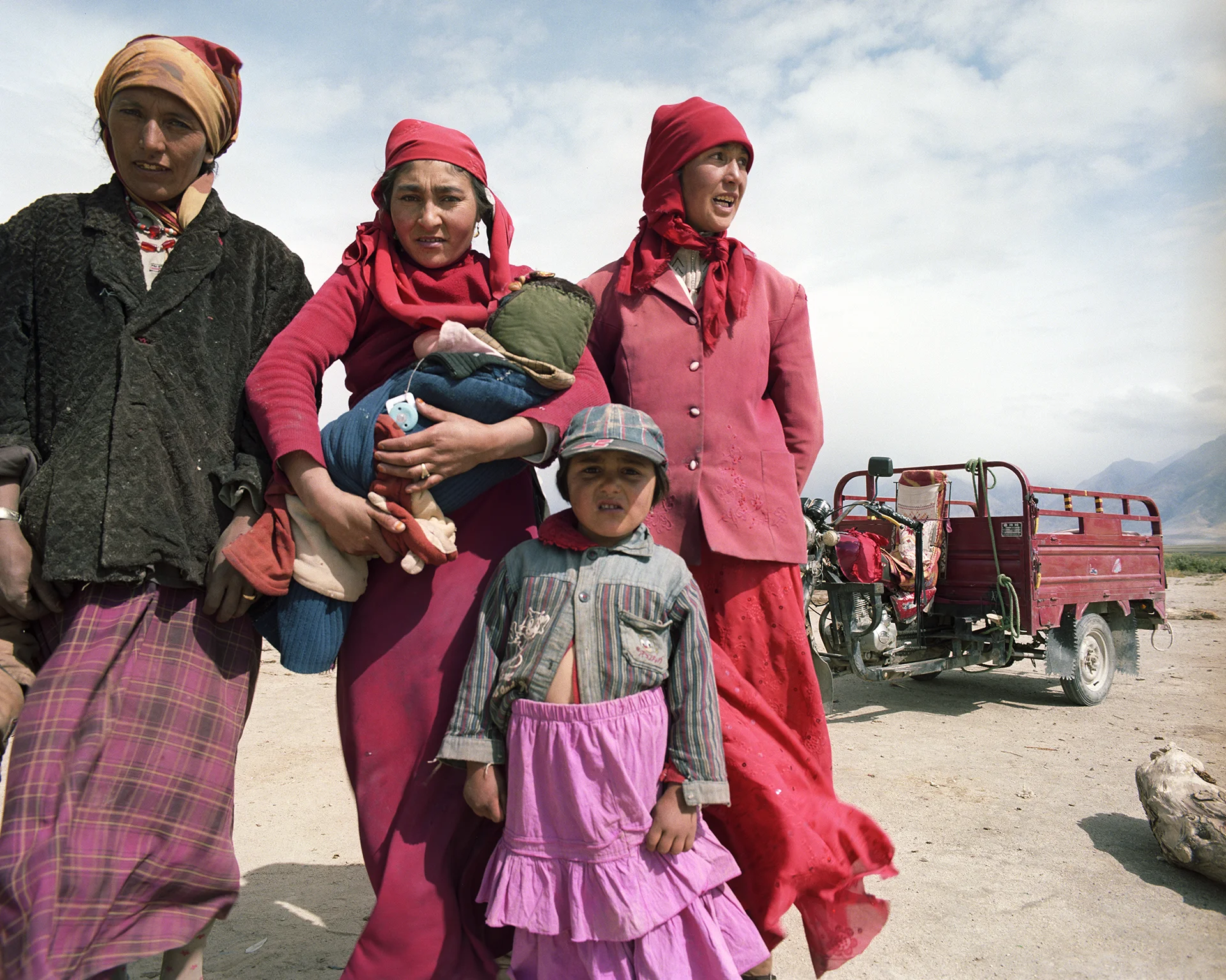 2007 Xinjiang - nomad women ready to leave the plateau to move to their winterhome.