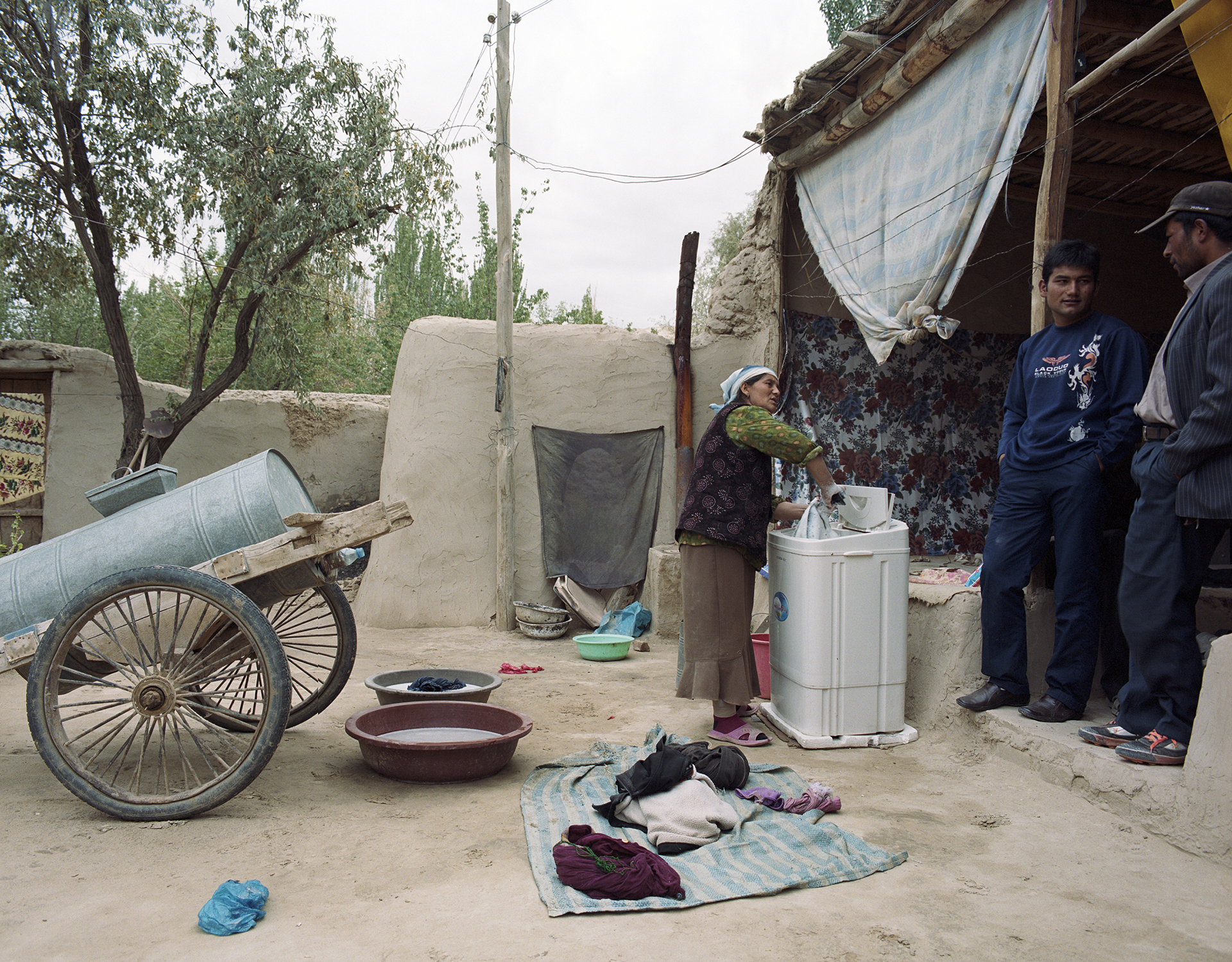 2007 Xinjiang - doing the family laundry in Kokyar.