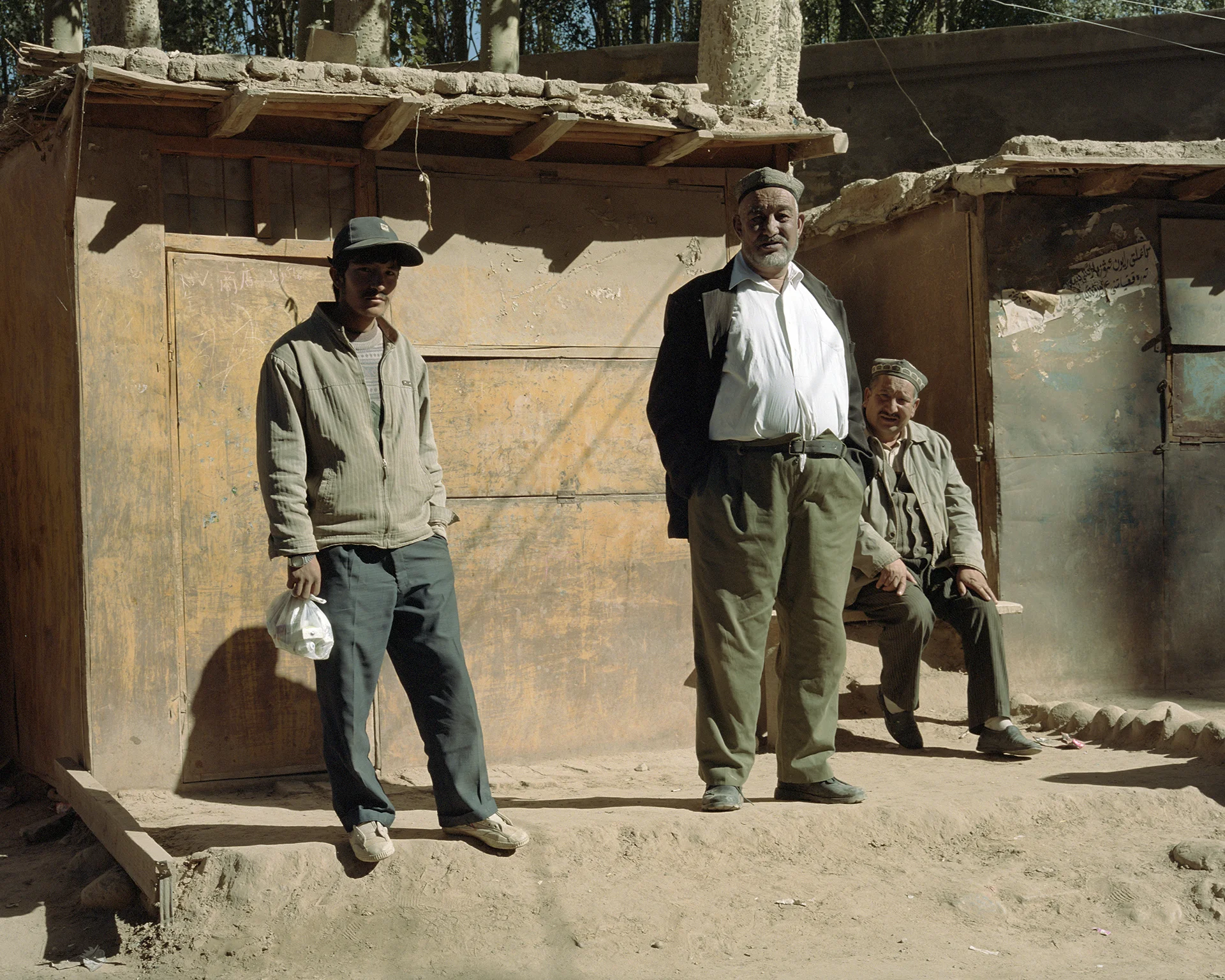 2007 Xinjiang - Buya, the welcome committee.