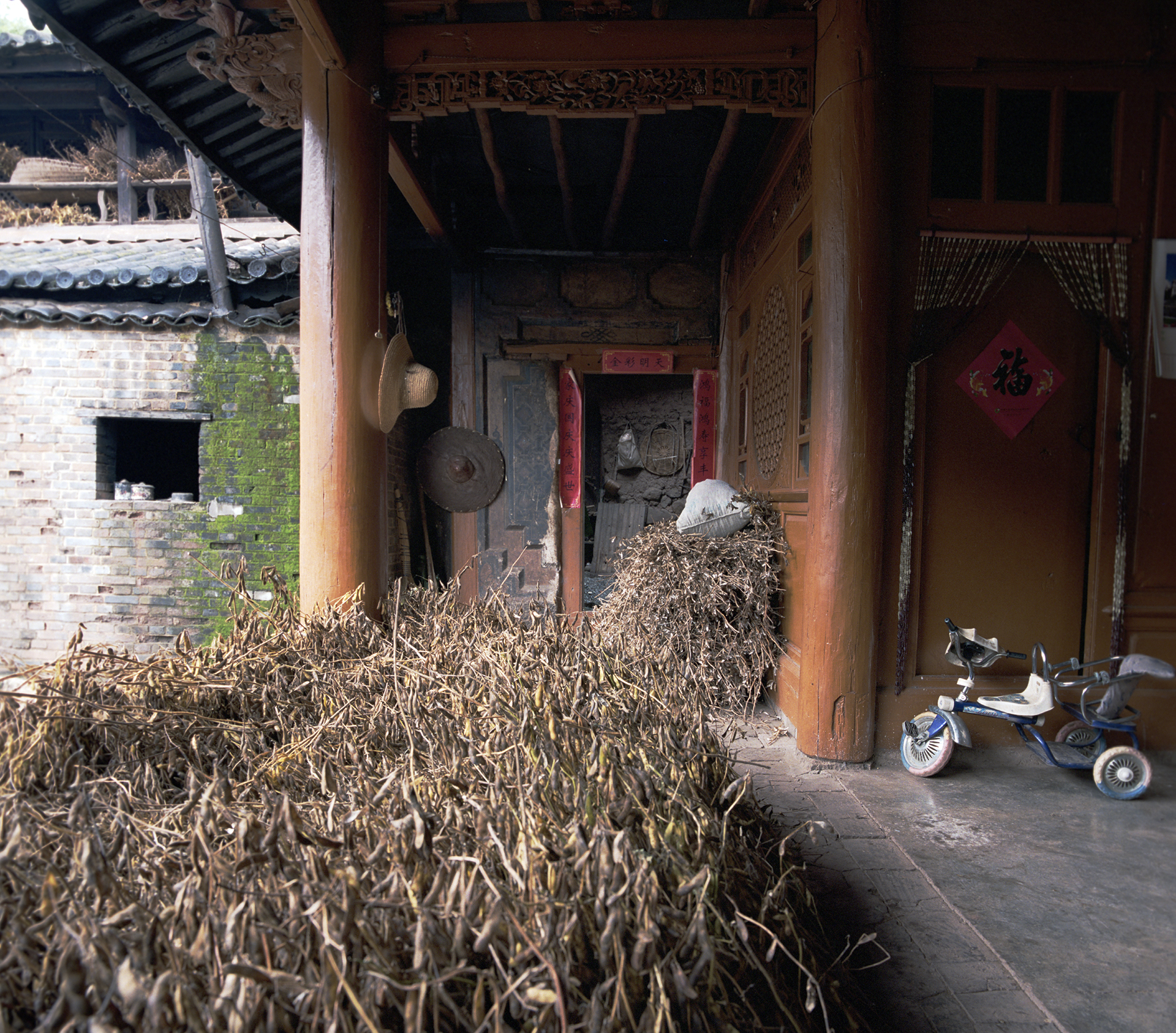 2008 Yunnan - on the porch you can clearly see the remnants of the old house. 
