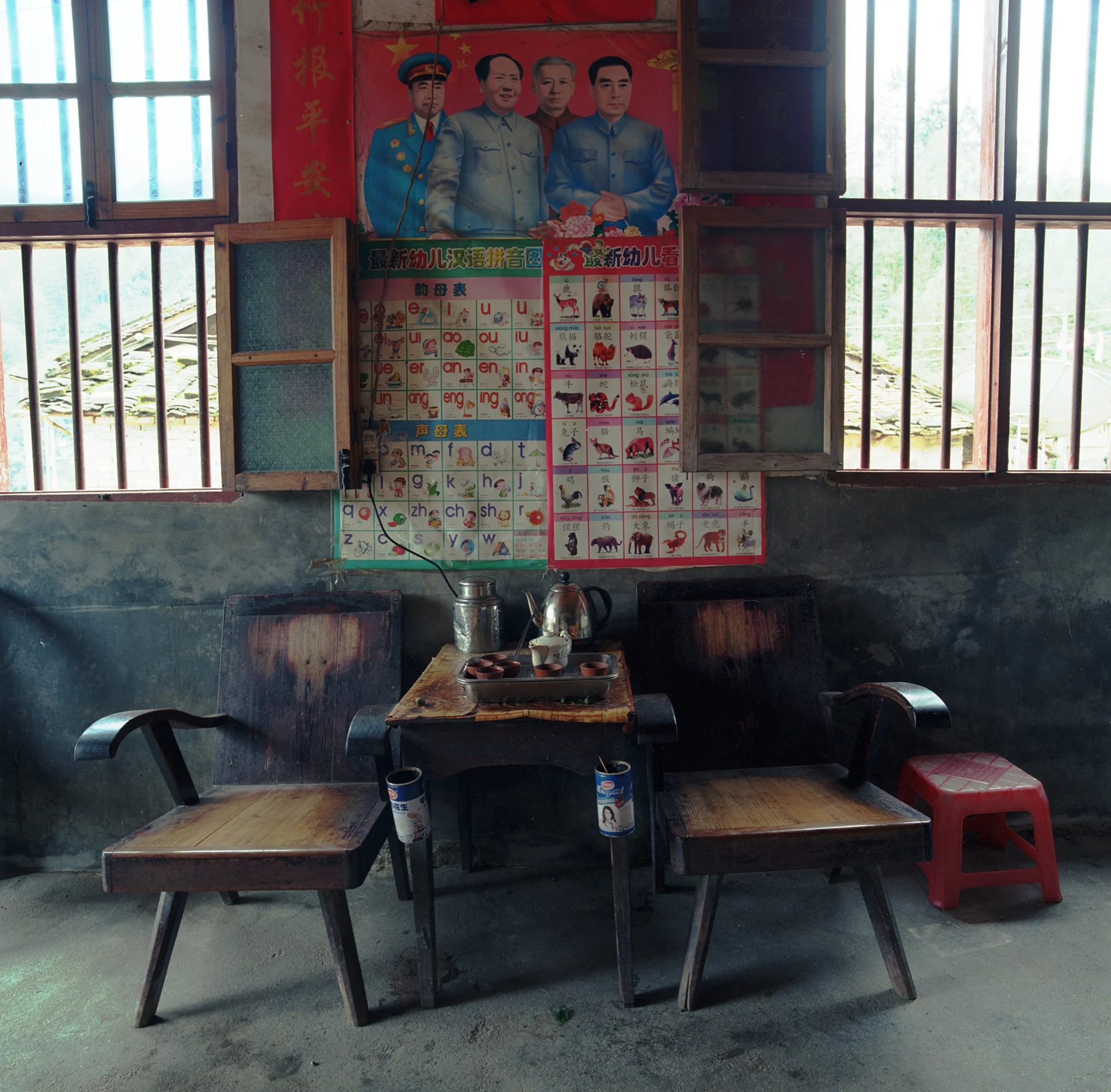 2009 Fujian - home along the road. All utensils, needed to make tea in the traditional way, ready for use.