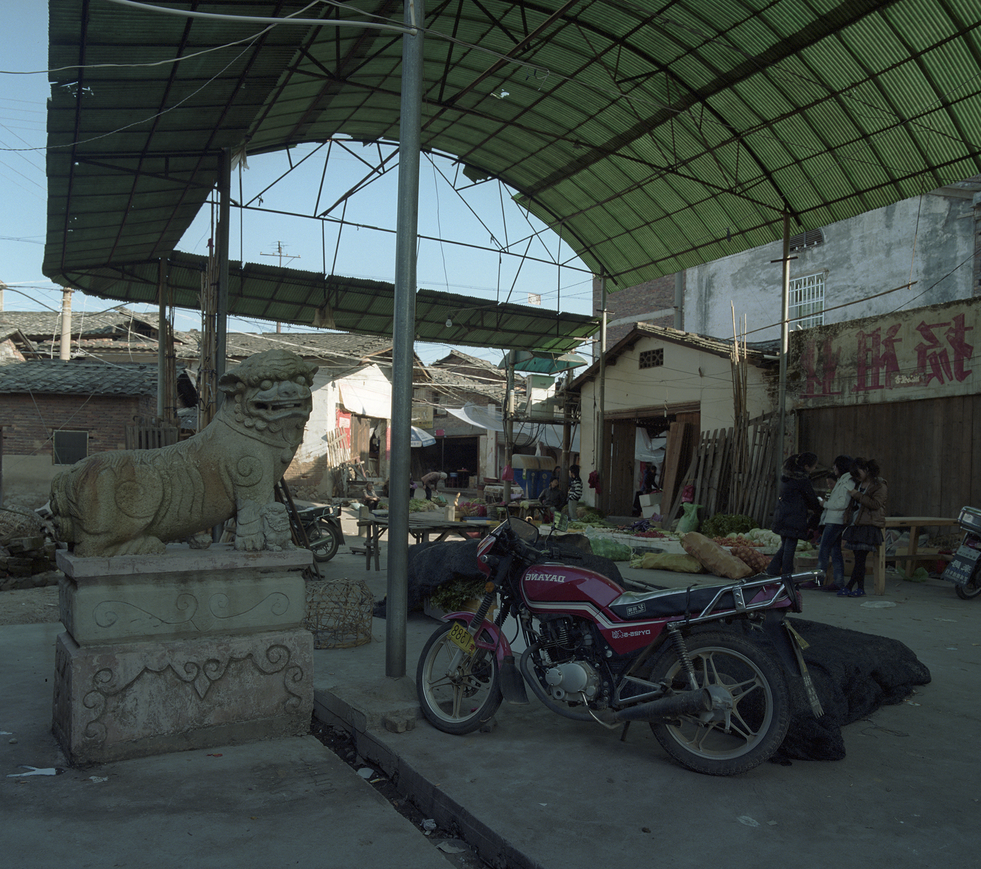 2009 Fujian - entrance to the village. For motorbikes is inside the village no space.