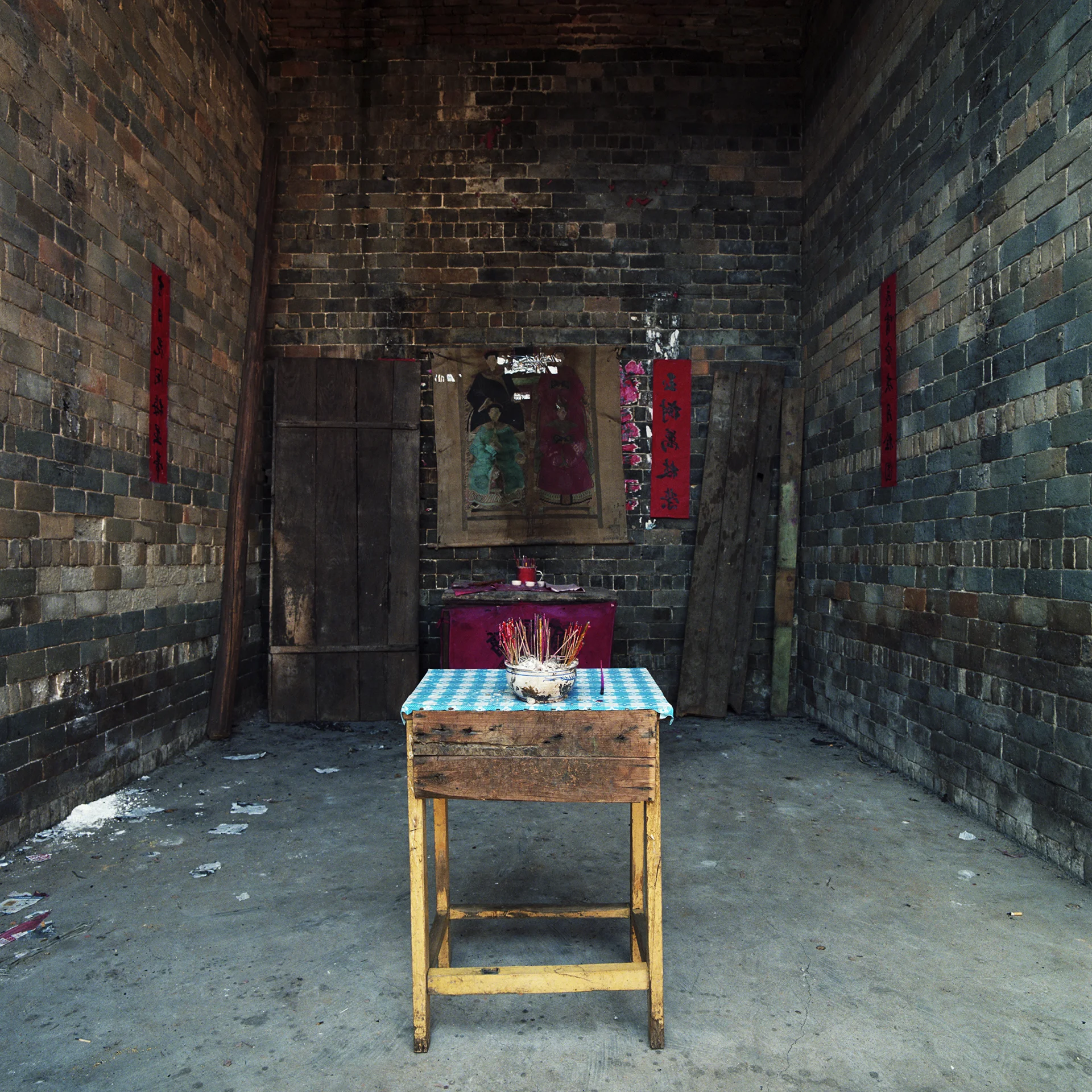 2009 Fujian - altar in the village hall. All ancestor placards are gone, destroyed by the red guards.