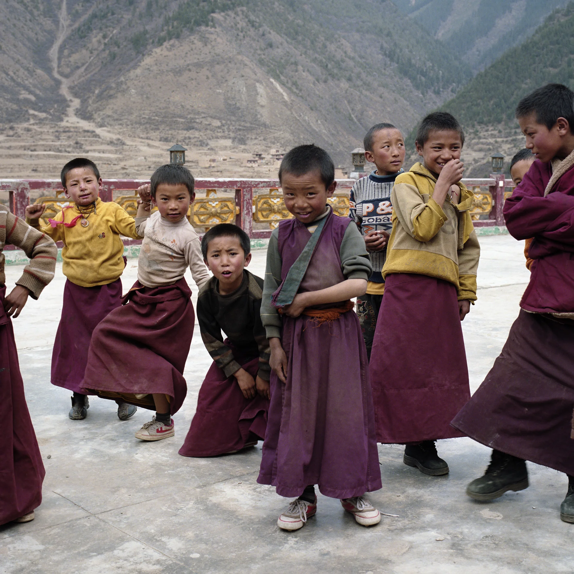 2010, near Xinlong - kids are kids.