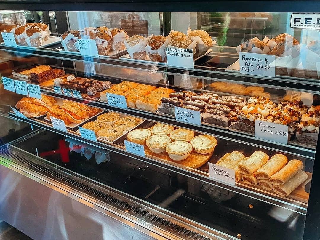 Splashing into the start of the week and a fresh cabinet of all new and delcious treats awaits at #Pengos. Bakery style #pies and sausage rolls as well as a selection of exquisite #cakes to enjoy alongside your favourite #coffee. There's even plenty 