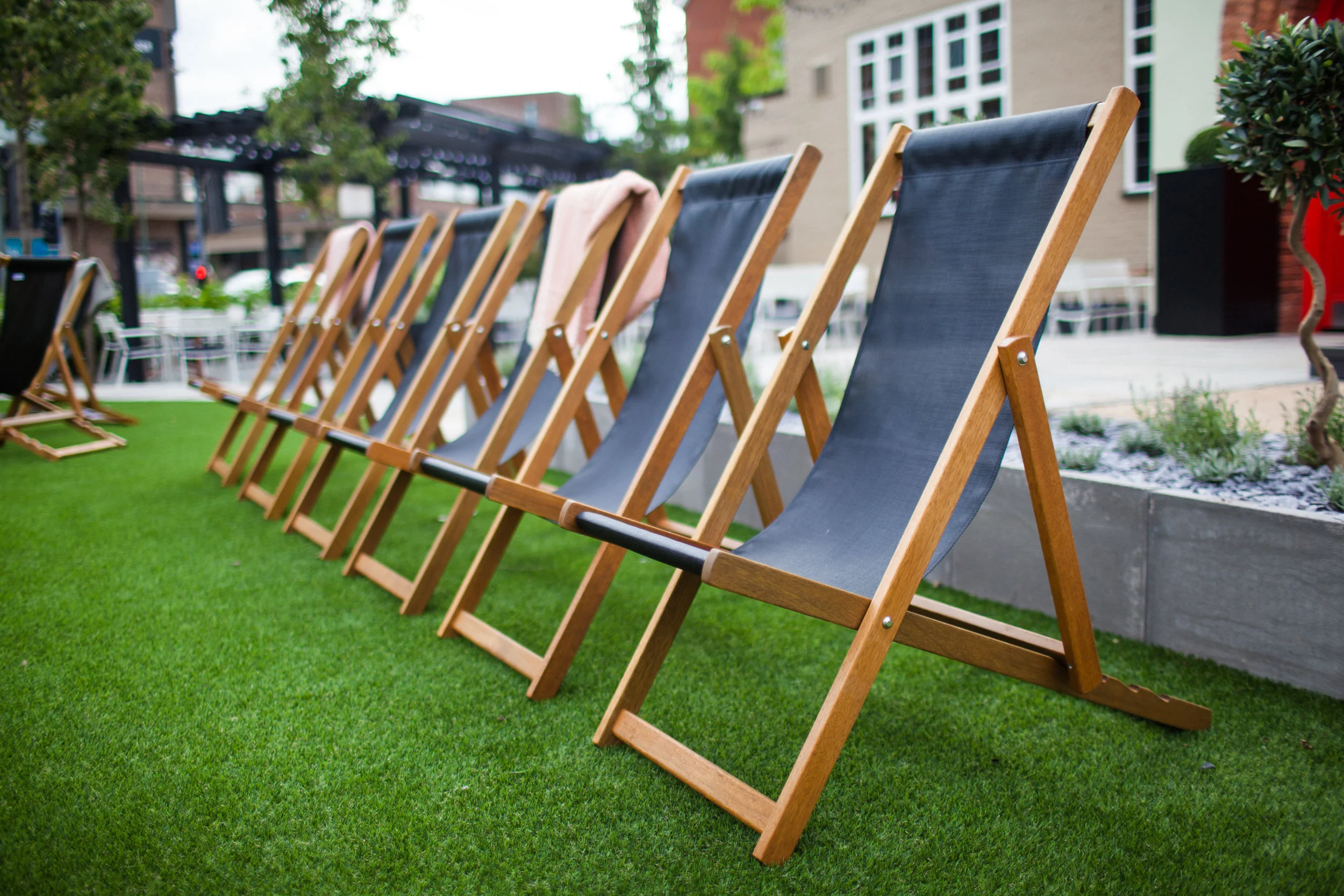 BH_EXT_DECK_CHAIRS_LANDSCAPE.jpg