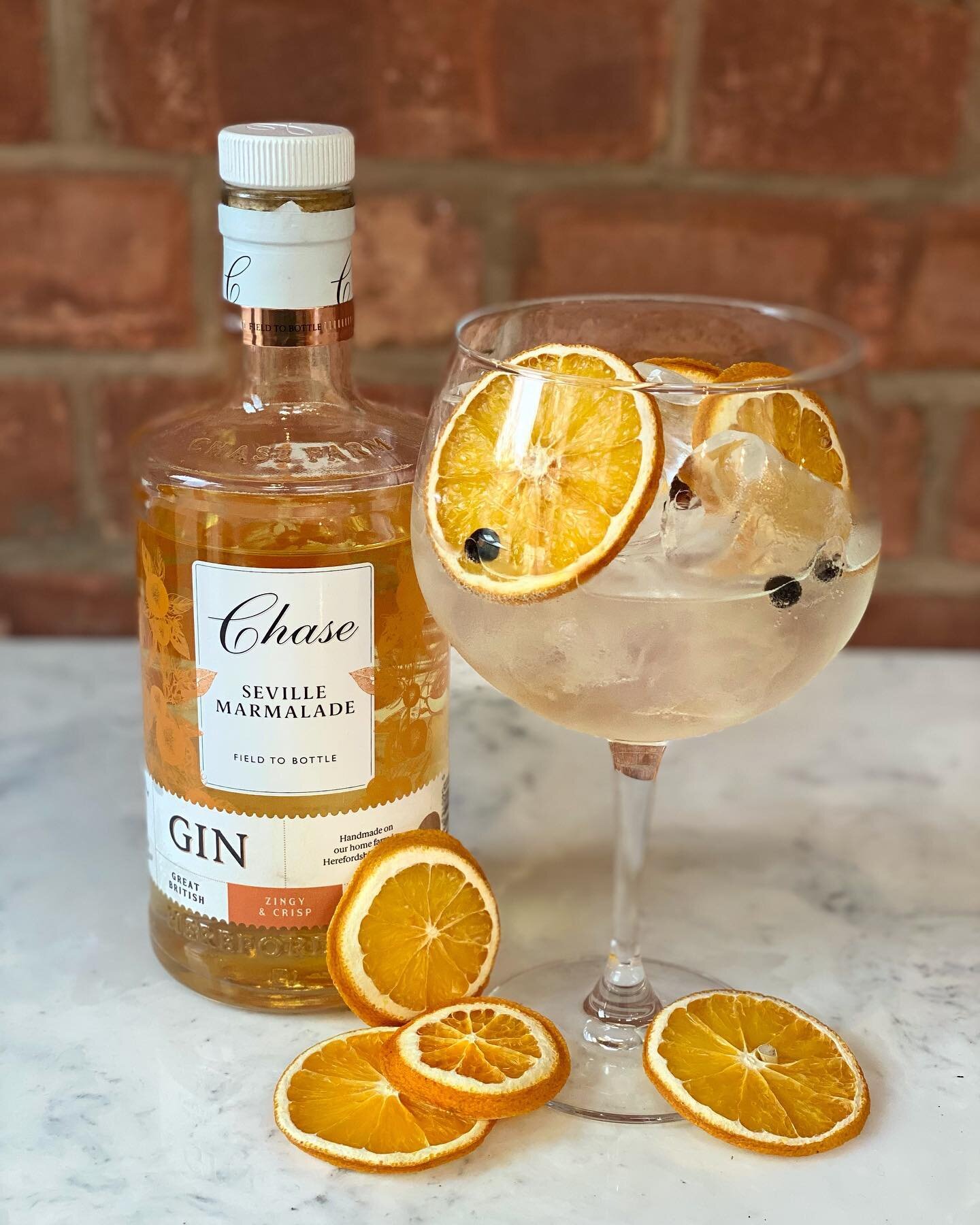 𝔻𝕖𝕙𝕪𝕕𝕣𝕒𝕥𝕖𝕕 𝔽𝕣𝕦𝕚𝕥

Here&rsquo;s the stages of how we dehydrate our fruit ready to garnish our yummy gins!

Fun Fruity Facts 
🍊An orange peel contains more vitamin C per ounce than the inner fruit. 
🍓Citrus fruits are high in antioxida