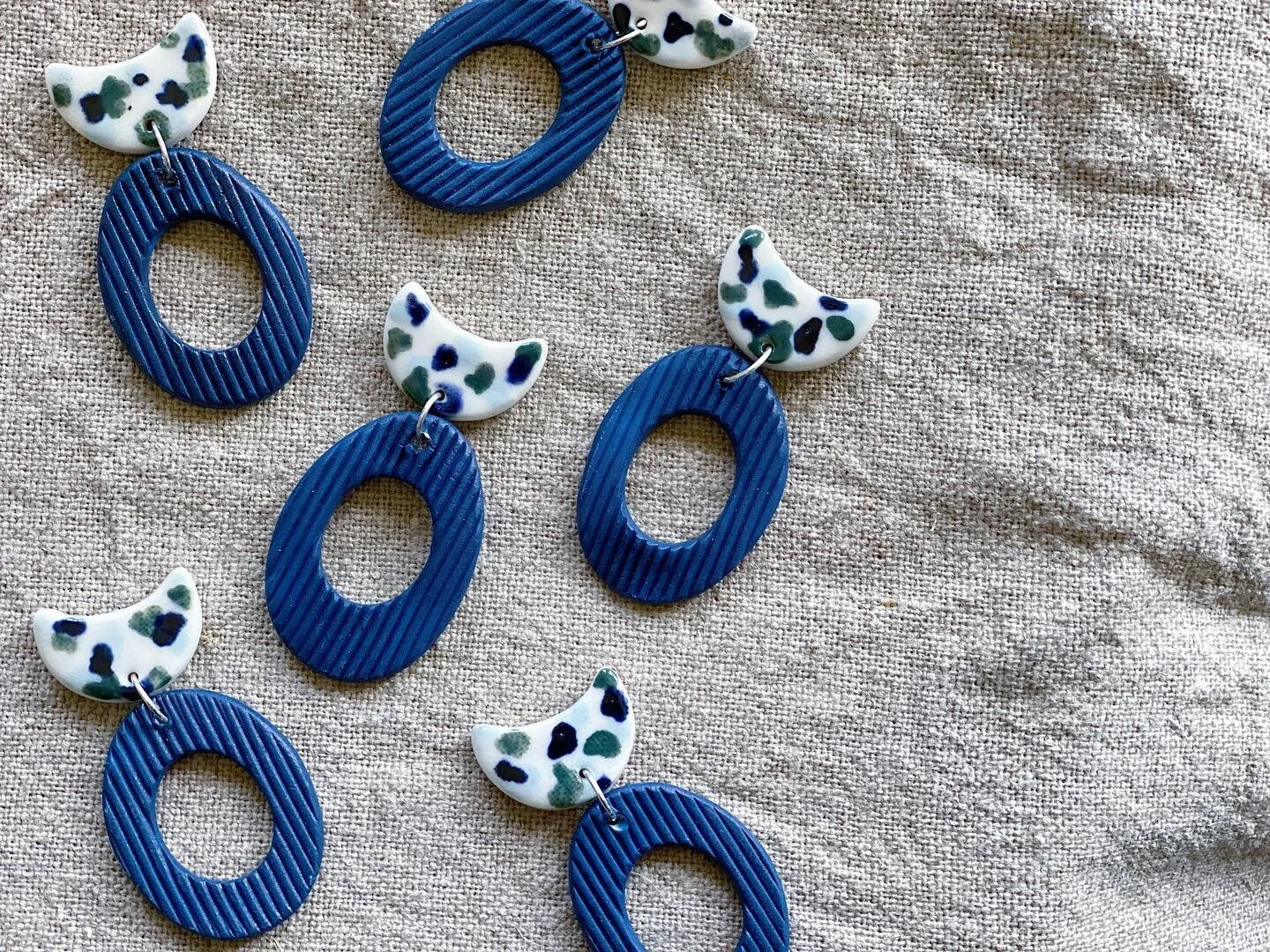 Singing the blues..
.
.
.
.
.
.
#porcelainearrings #blueandgreen #statementearrings #madeinvictoria #handmadeearrings #ceramicjewellery #melbournejewellery #gippslandmakers