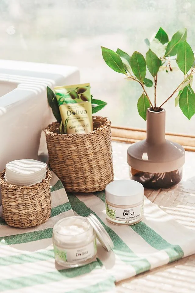 Advertisement for Pharma Theiss Cosmetics / Doliva