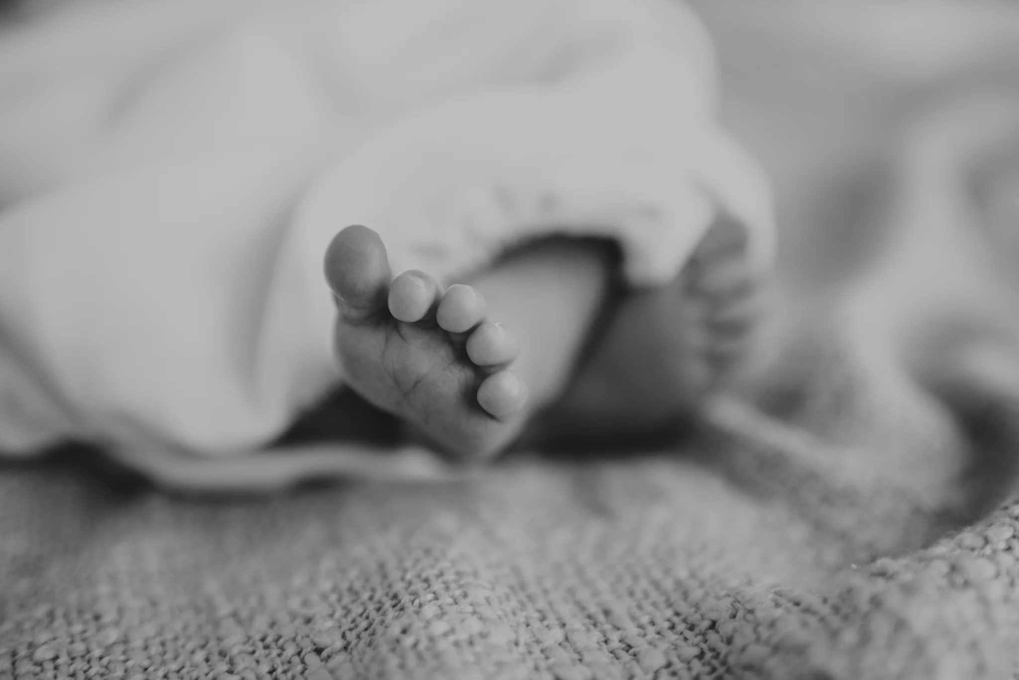 The newborn baby toes make for good pictures during the lifestyle newborn session with Rose Trail Images in Raleigh, North Carolina. 
