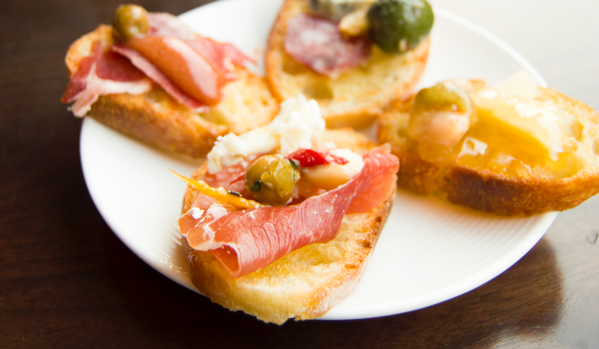 wc-issue-w1_bread-plate.png