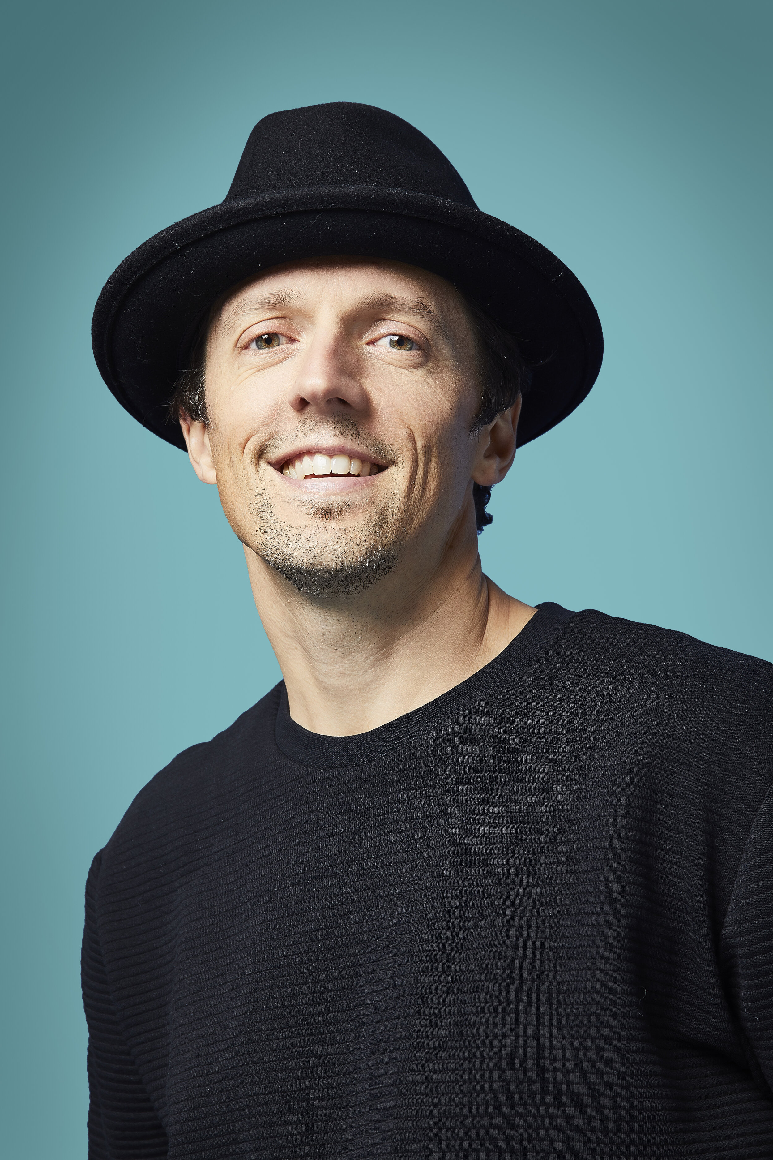 A Beautiful Conversation with Jason Mraz on Spreading Kindness, Staying Grounded After Decades of Musical Success &amp; How to Look for the Good