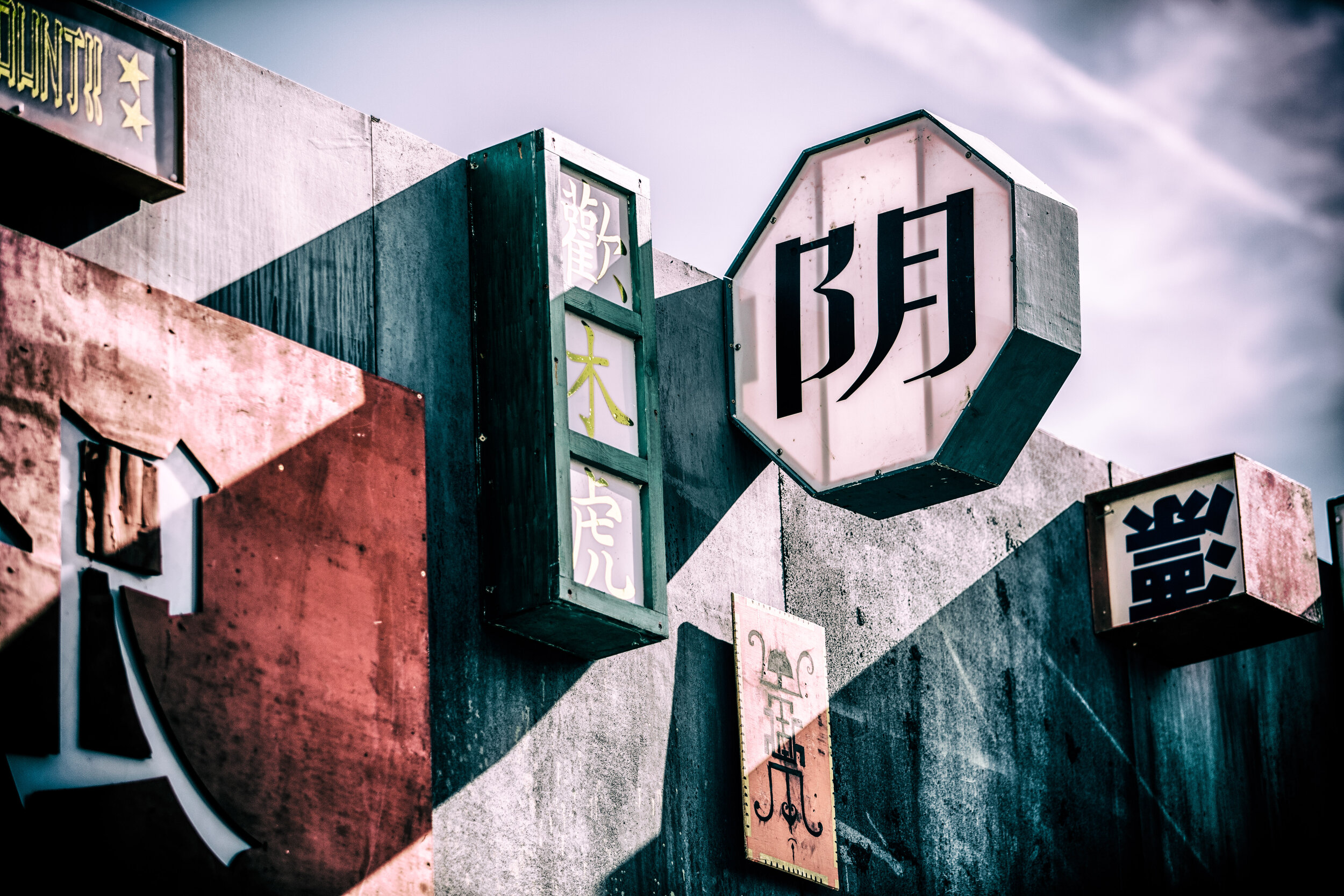 BOOMTOWN BANGHAI Metallic Print 