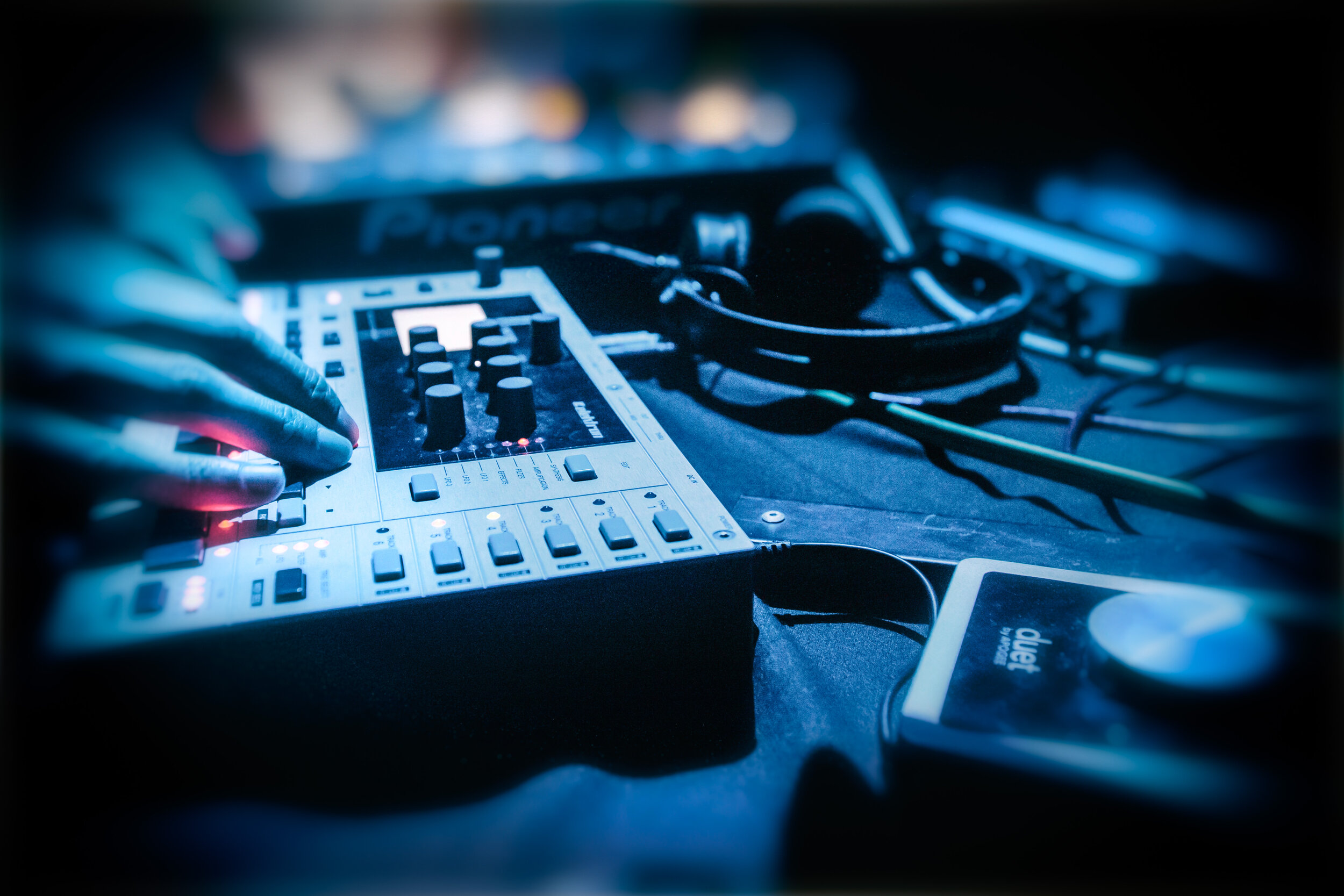 HANDS Metallic Print 