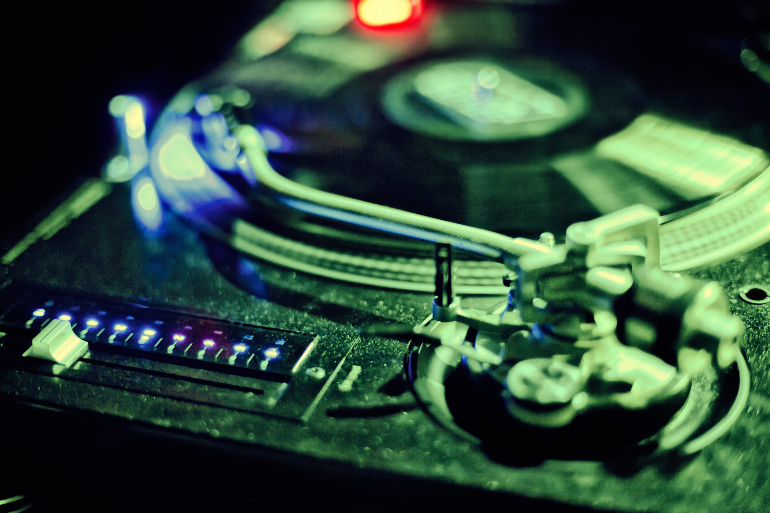 TURNTABLE Metallic Print 