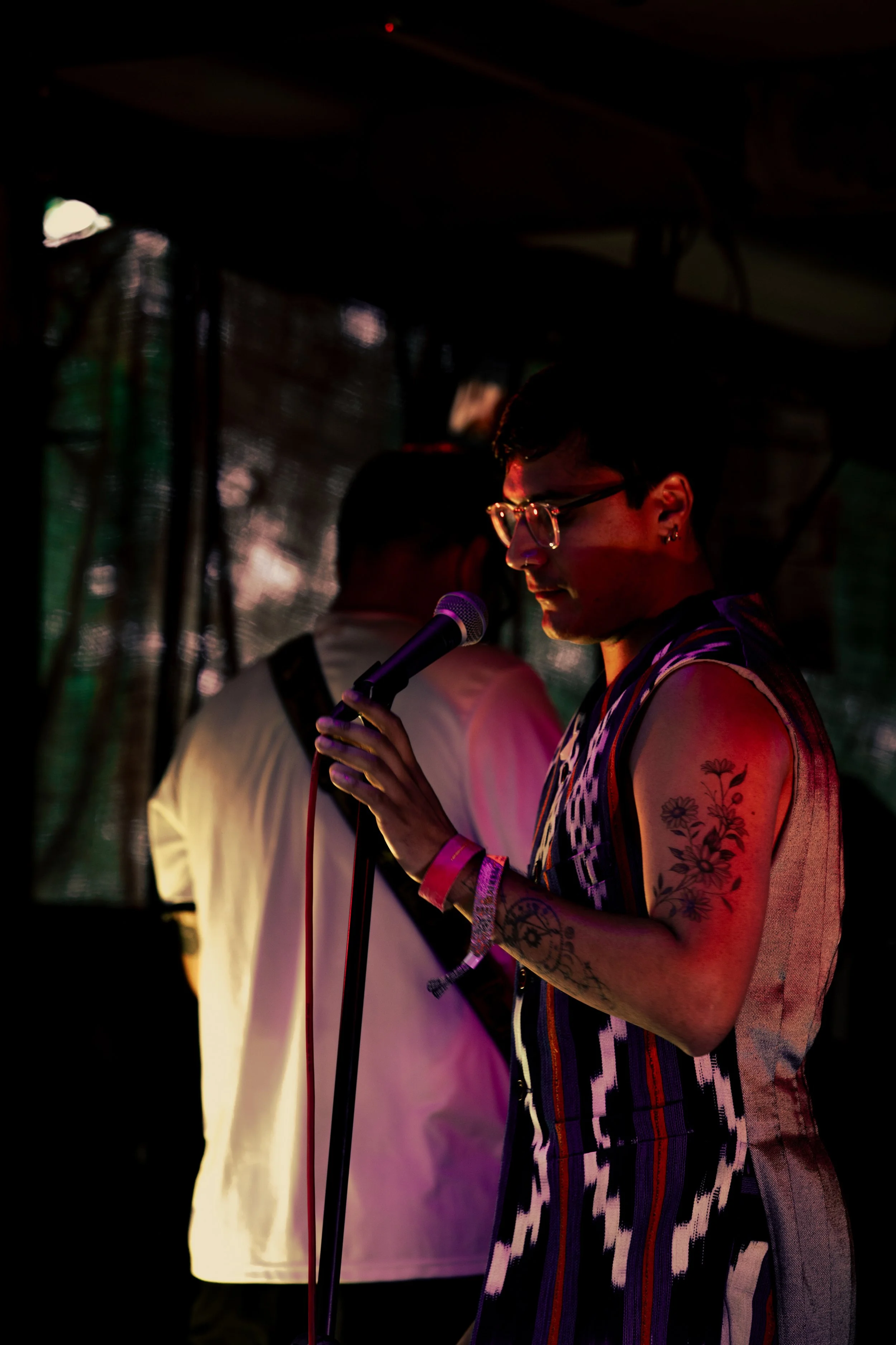 PALEBLU.GLASTO21.jpg