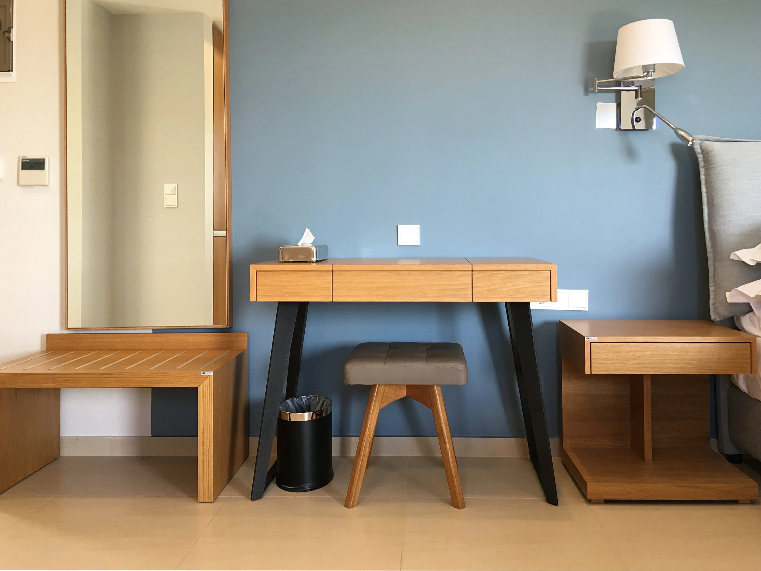 R111-desk.jpg