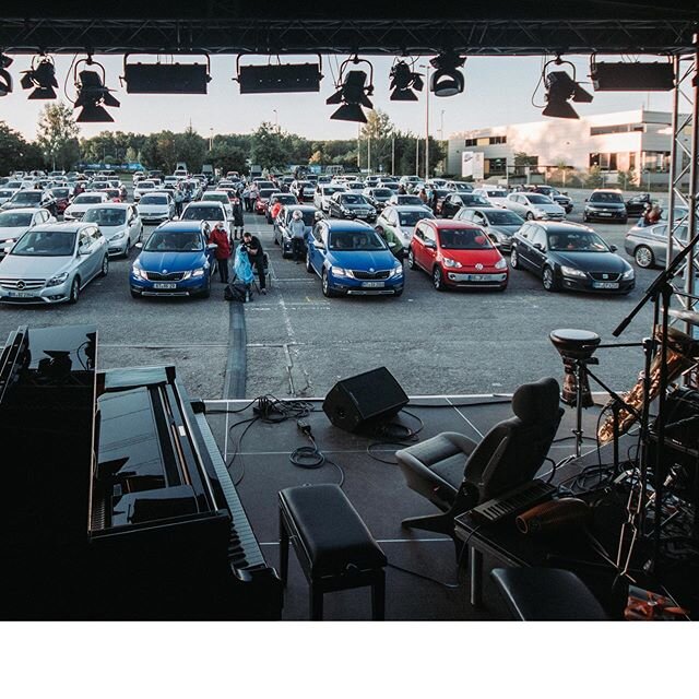 Nach langer Zeit endlich wieder on stage
.
.
.
📸 @shots_of_jannik 
#autokonzert #hankebrothers #kulturimauto #kulturimautosindelfingen #glaspalast #sindelfingen #ruhevordemsturm #wirsindelfingen #livekonzert #ausverkauft #volleshaus