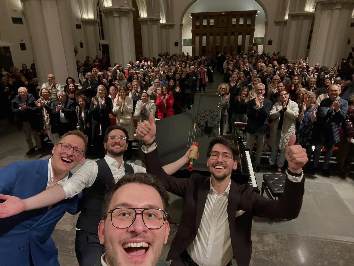 5 Tage &ndash; 5 Konzerte.
Alicante, Bilbao, Barcelona und zweimal Madrid &ndash; was f&uuml;r eine sch&ouml;ne Spanientour! 🇪🇸✨
Standing Ovations, super Stimmung und unz&auml;hlige Momente, die wir nicht vergessen werden. Der perfekte Tourabschlus