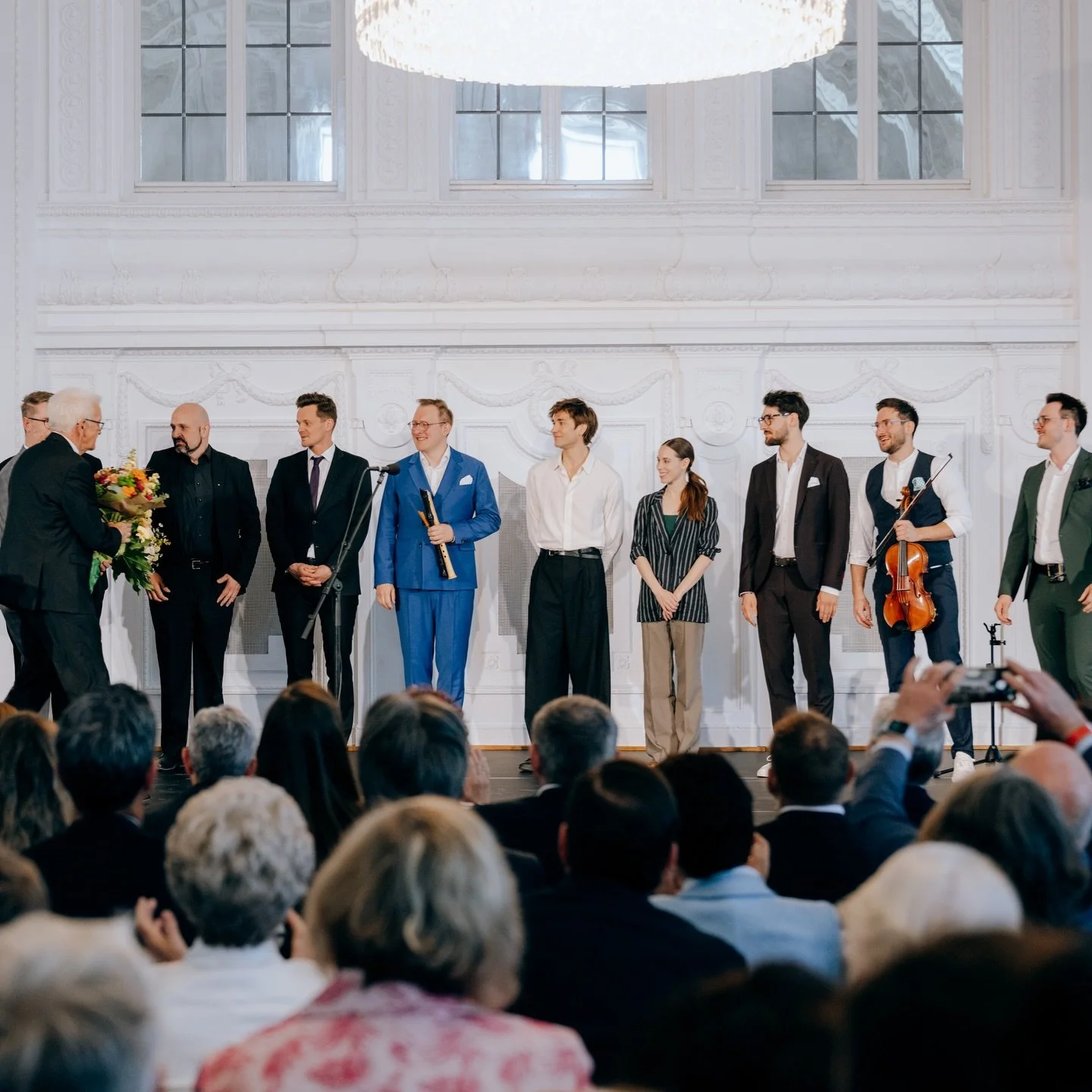 Es war uns eine Ehre bei der Verabschiedung von Ministerpr&auml;sident Winfried Kretschmann im Neuen Schloss Stuttgart zu spielen. Eine &Auml;ra geht zu Ende. Wir danken f&uuml;r sch&ouml;ne musikalische und festliche Begegnungen, viel mehr noch: Dan