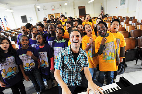 Gregg Breinberg &amp; P.S. 22 Chorus