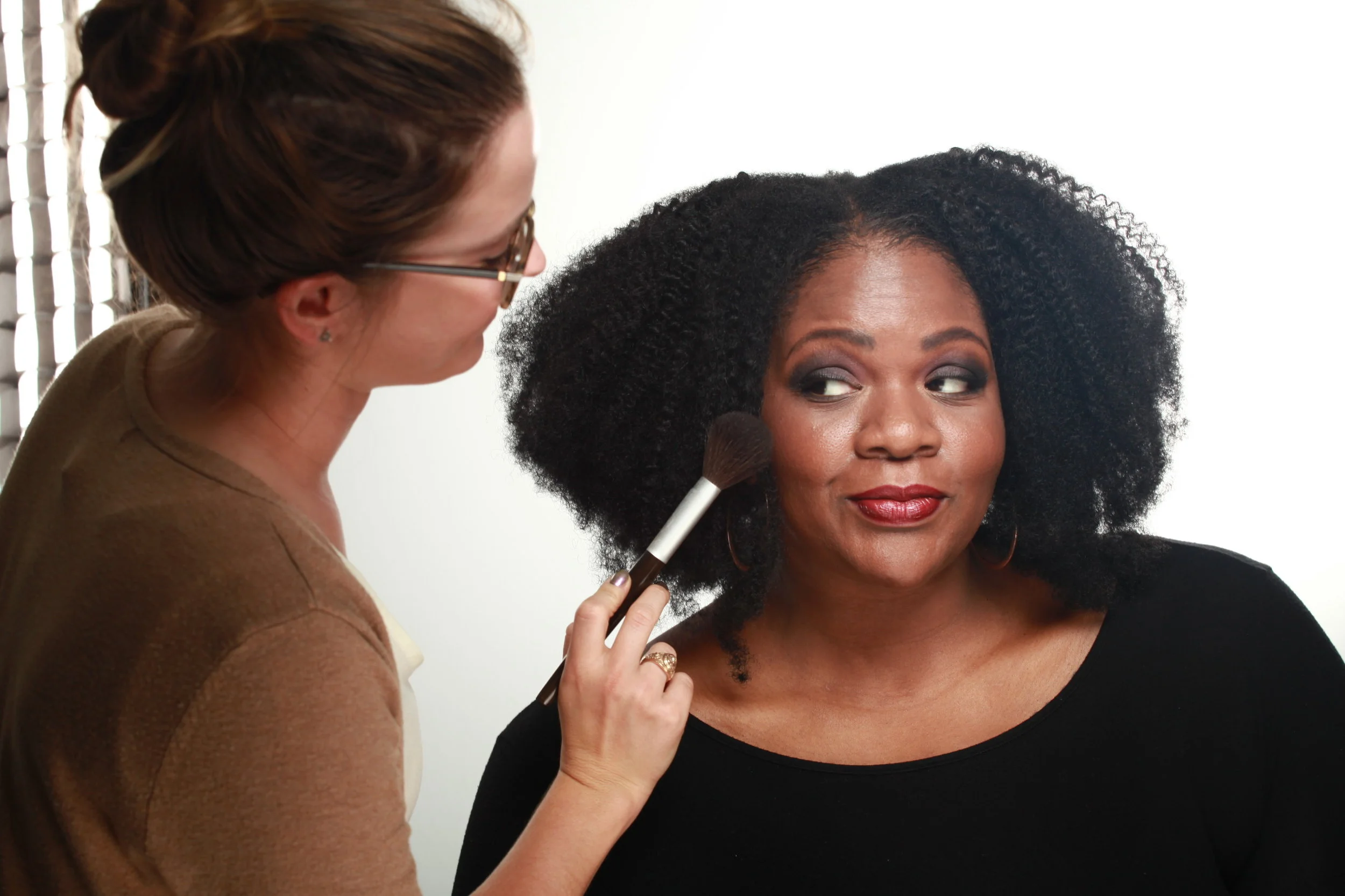 makeup artist, hmua, mua, smokey eye, glamour, black makeup, behind the scenes