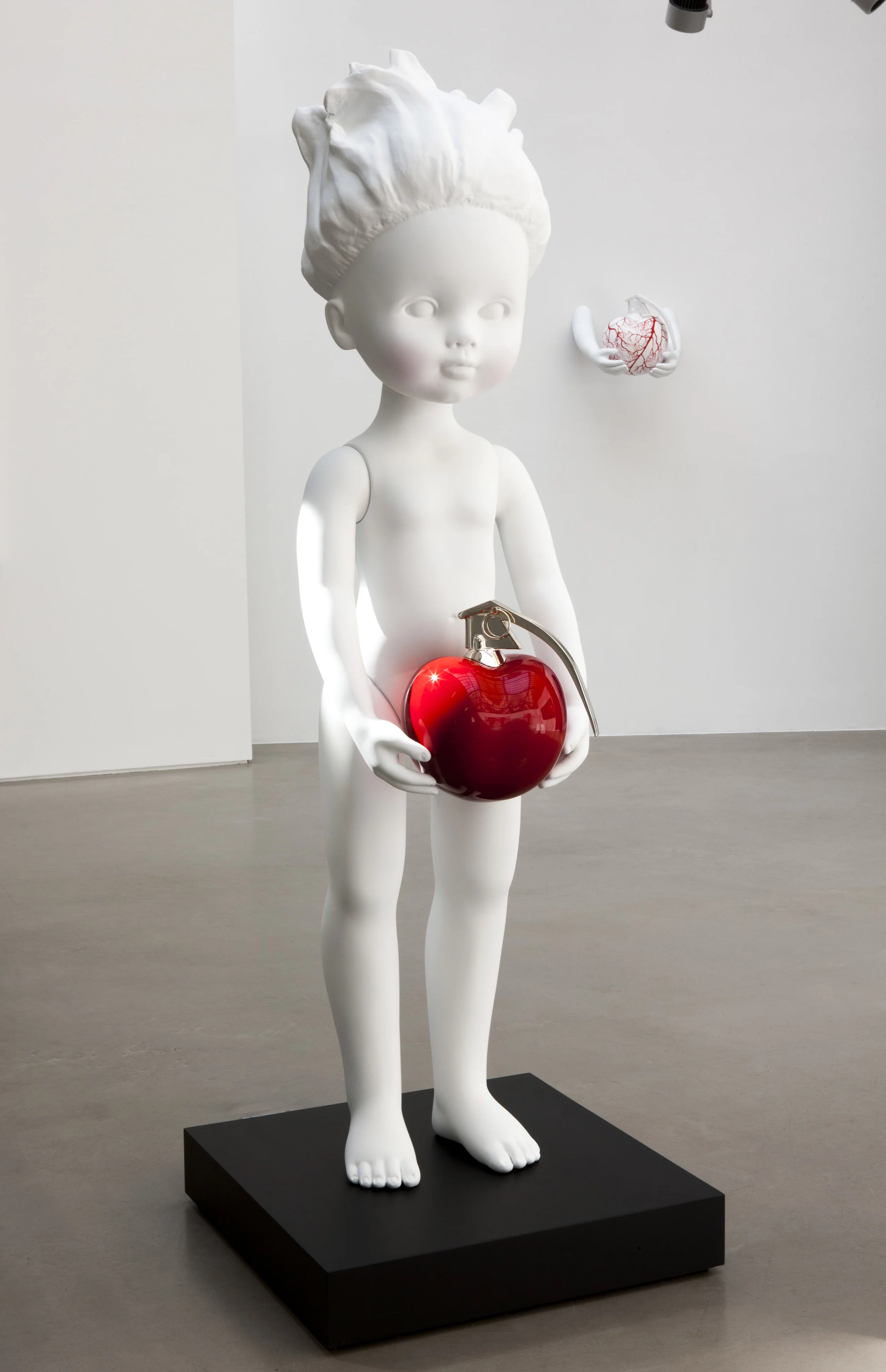 Liberté Résine et chrome - 184 cm sans le socle - 210 cm avec le socle