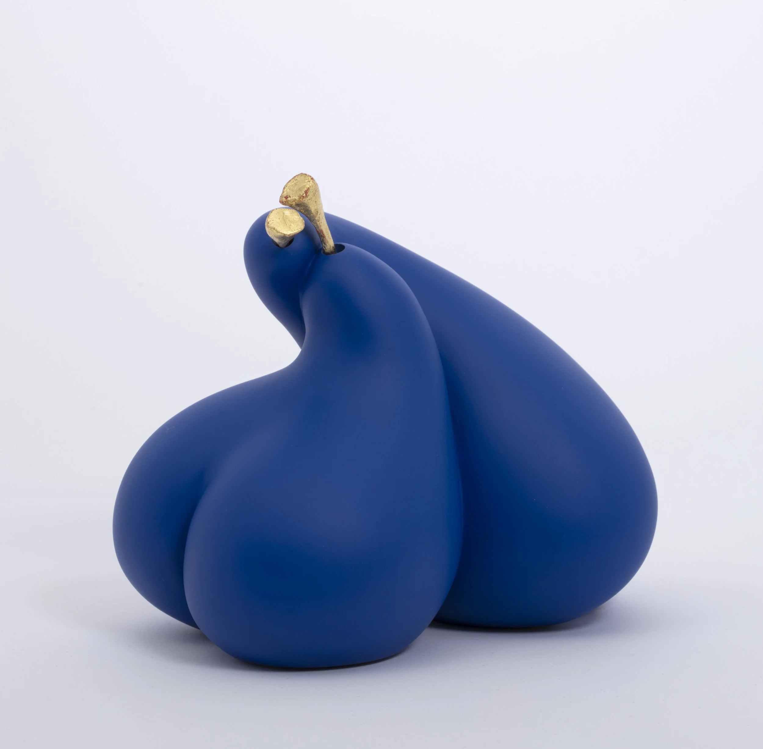 Série First Kiss - résine, peinture et feuilles d’or.