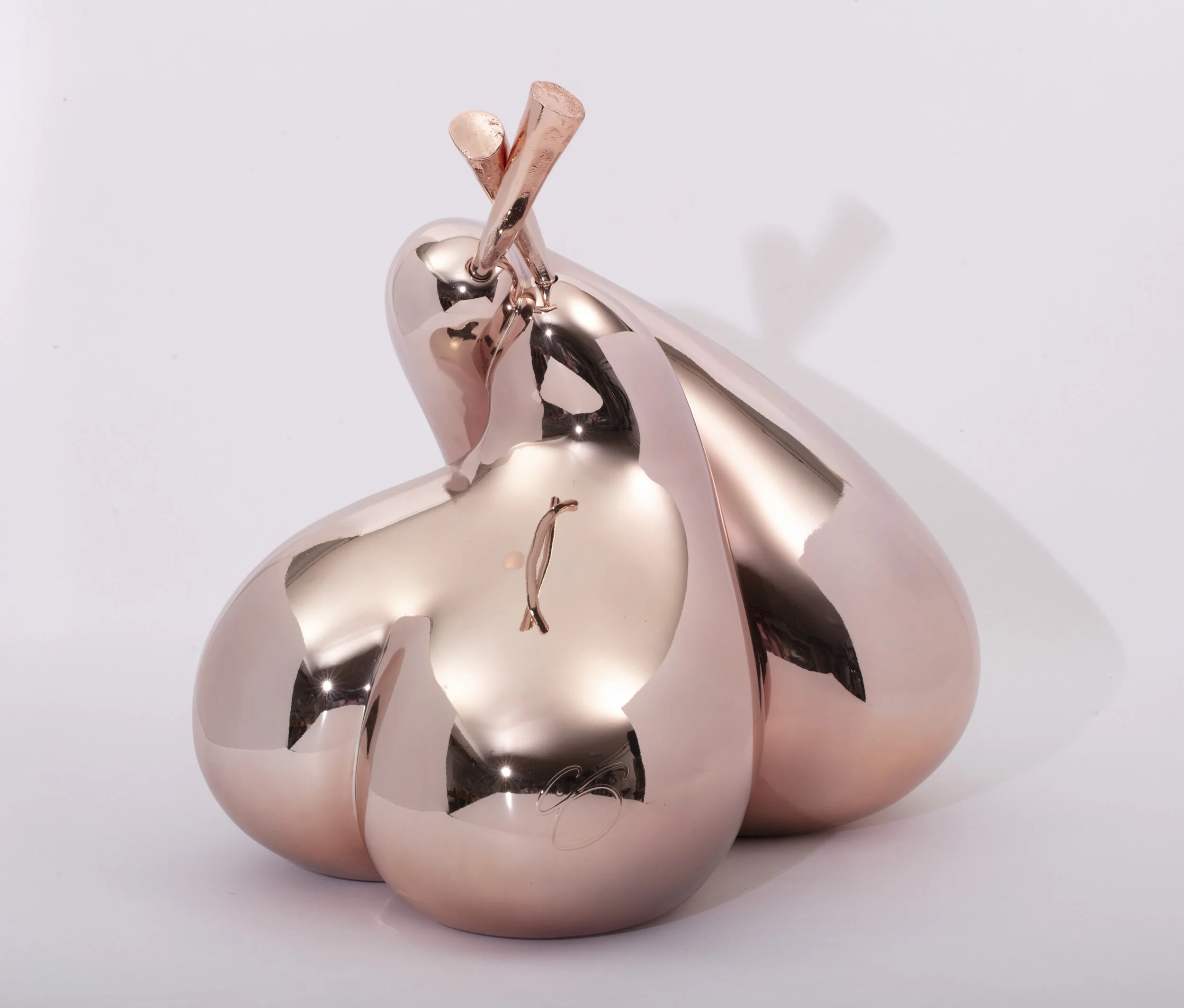 Série First Kiss - Résine et chrome argenture - Taille : 58 H x 54 L x 36 P cm