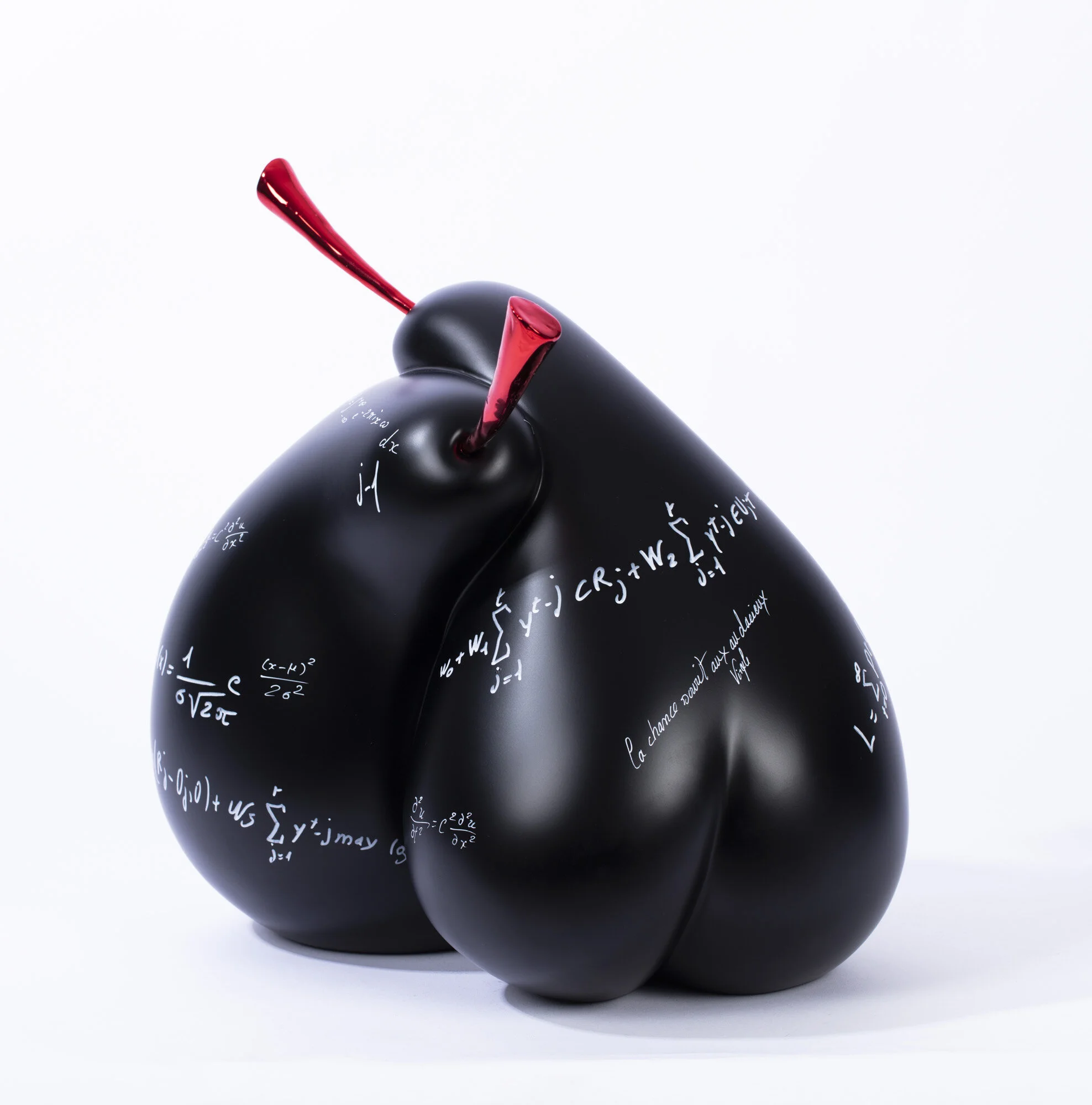 Titre : La chance sourit aux audacieuxTaille : 48 H x 44 L x 28 P cm - Résine, chrome argenture et peinture