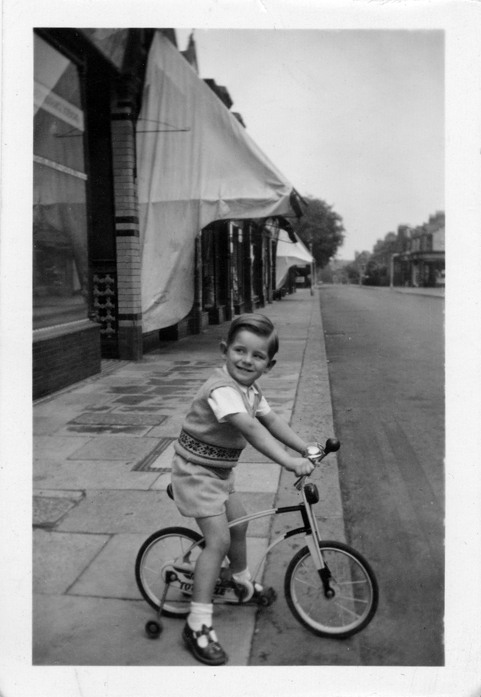 bike- myddleton rd circa 1952-3.jpg