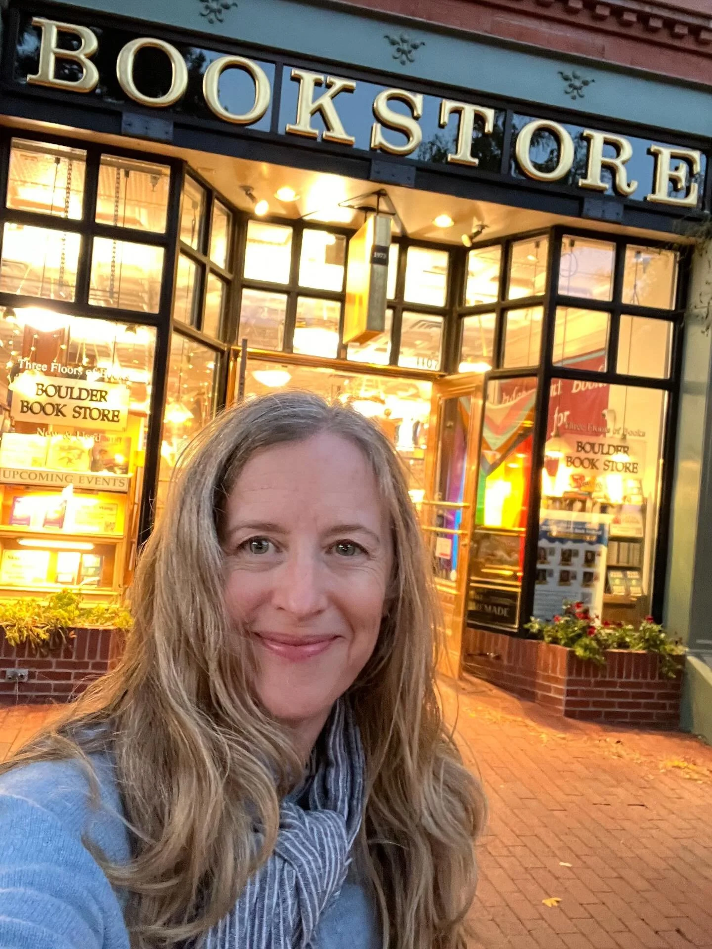 Thank you, indie bookshops!!! &hearts;️📚 I swung by one of my favorites, The Boulder Bookstore, and was so moved to see The Alchemy of Flowers, face out&hellip; with about a dozen more copies behind it!🩵✨ What a magical feeling&hellip; I couldn't b